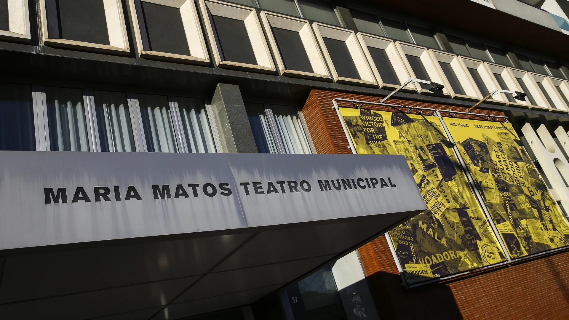 
                    Peça 'Arte' de Yasmina Reza fica mais três semanas no Teatro Maria Matos
                
