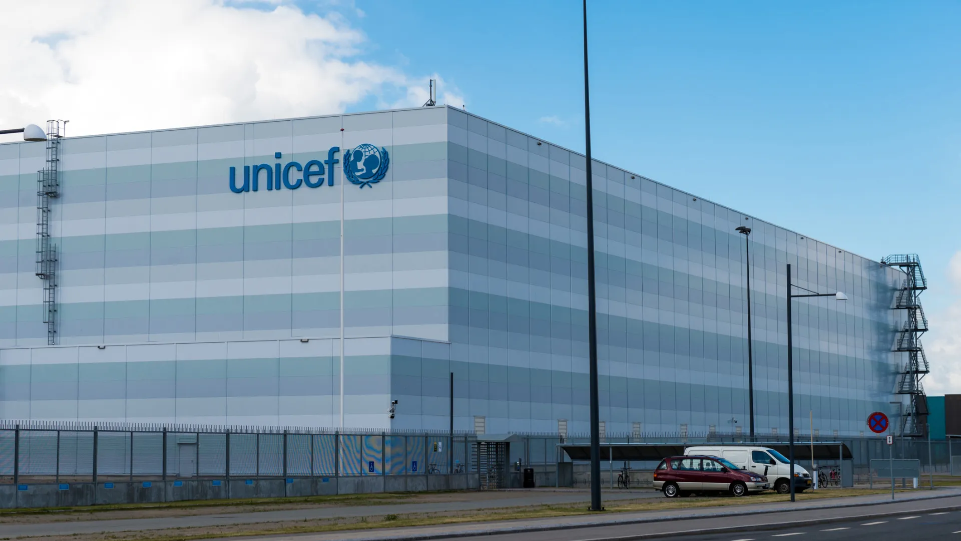 
                    UNICEF recomenda que Itália reforce apoios sobretudo para as crianças
                