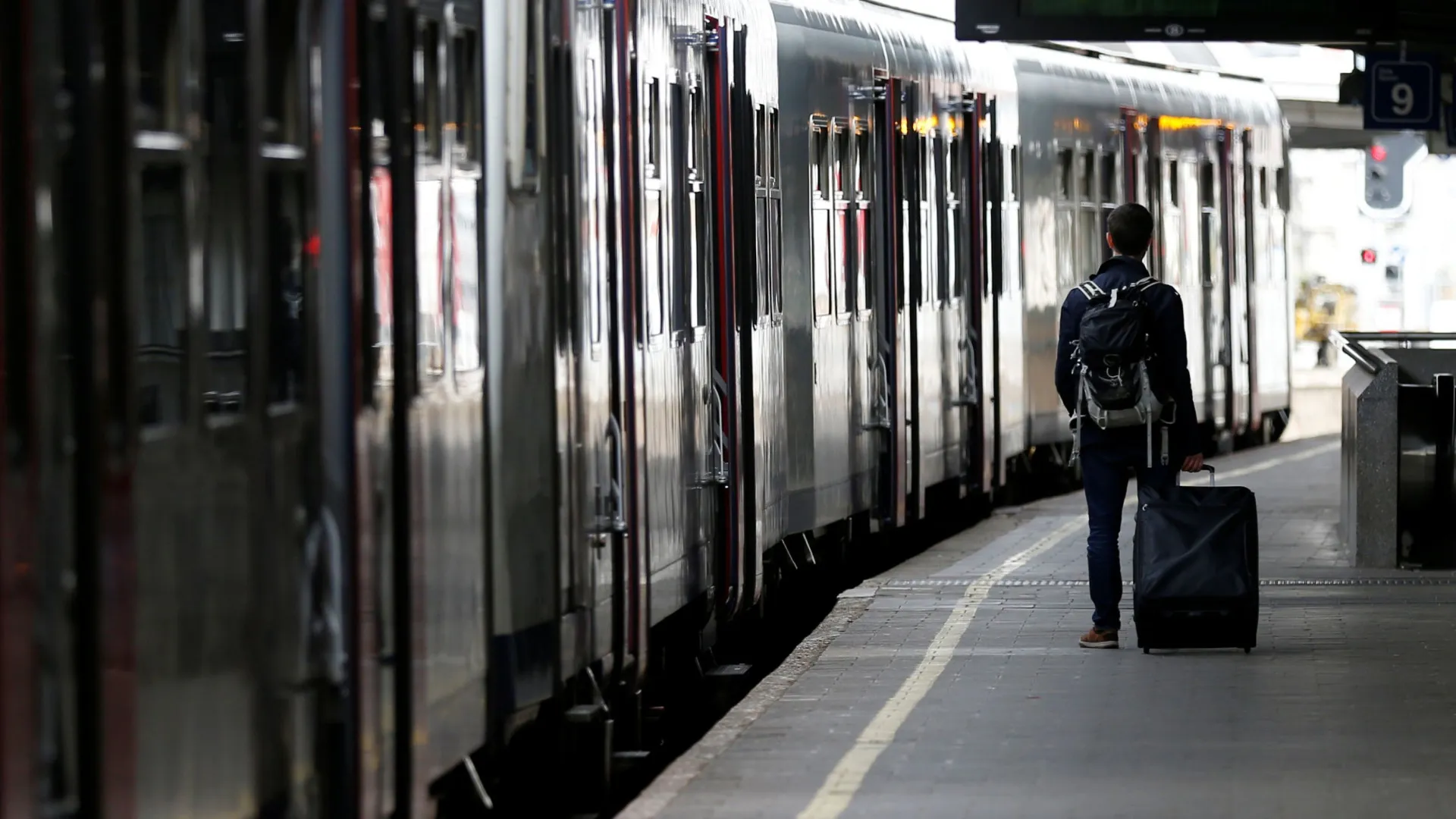 
                    Estação de comboios em Bruxelas evacuada devido a pacotes suspeitos
                
