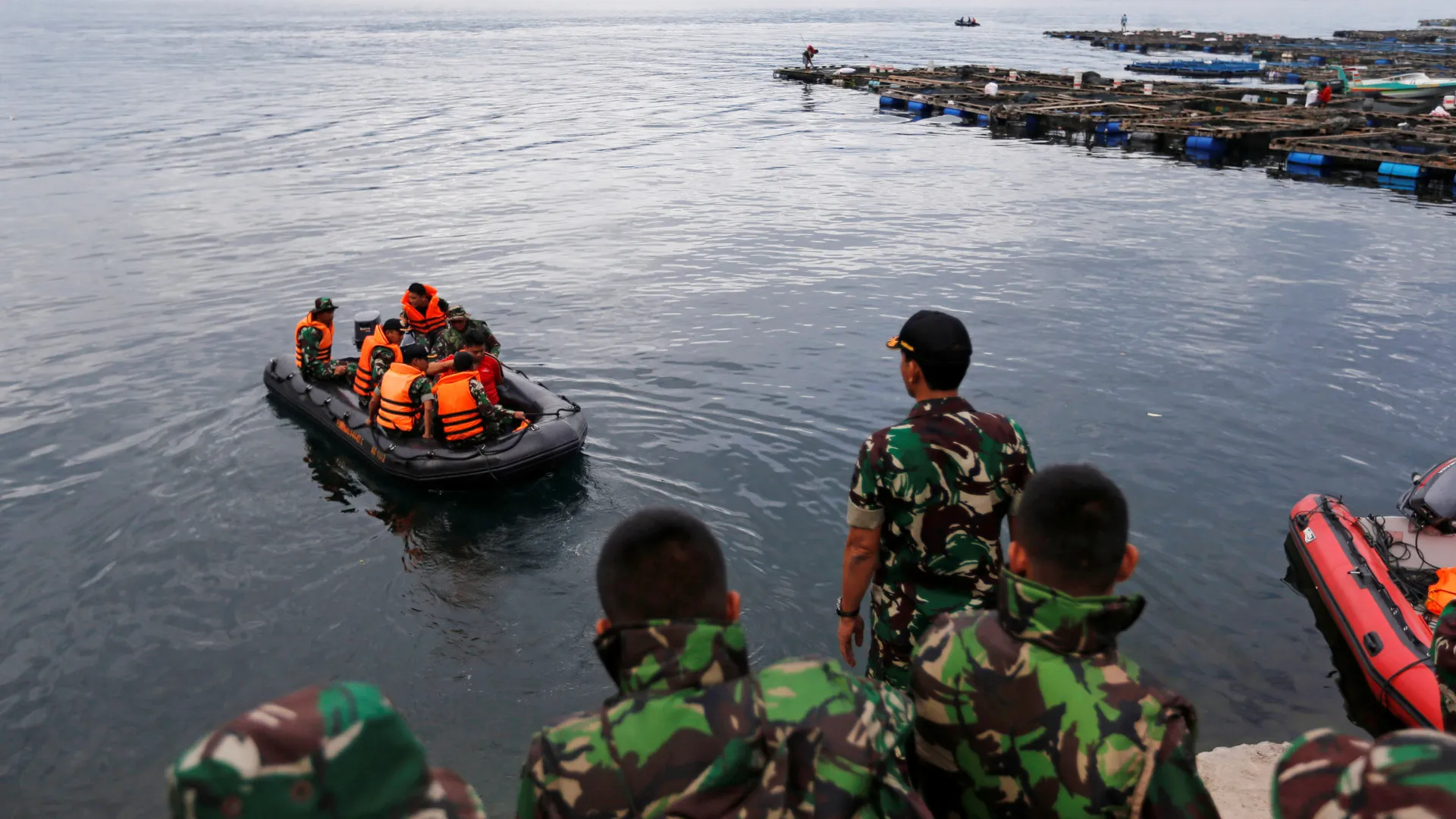 Pelo menos 27 pessoas estão desaparecidas após naufrágio na Indonésia