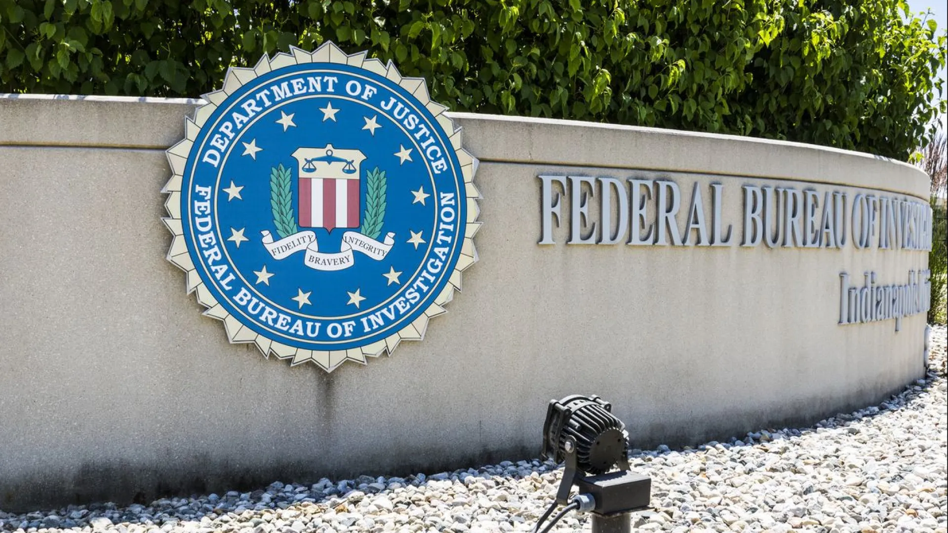 
                    FBI quer inquirir democratas que incitaram militares a desobedecer a ordens
                