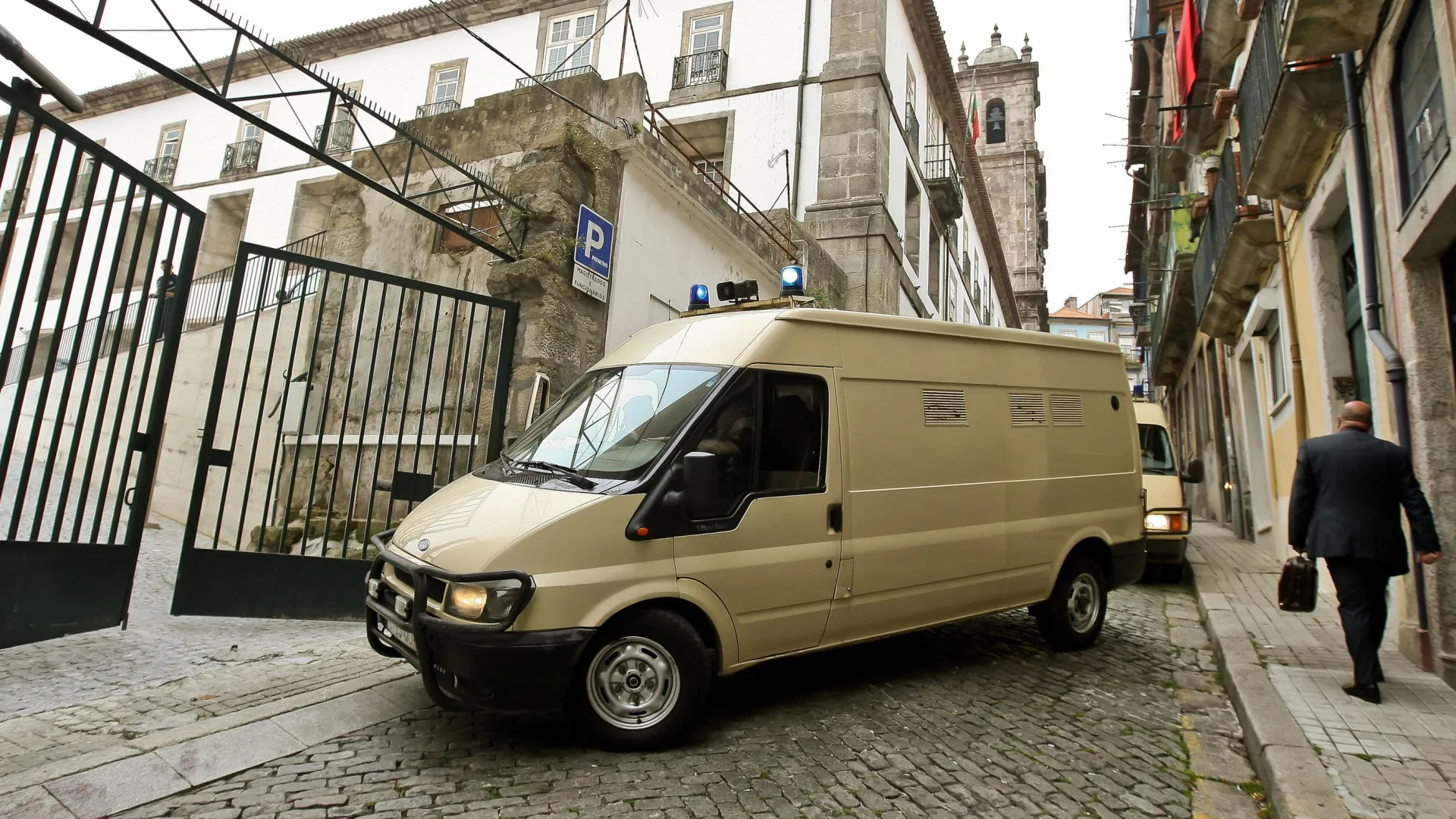 
                    Falsa ameaça de bomba leva a evacuação de Tribunal de S. João Novo
                