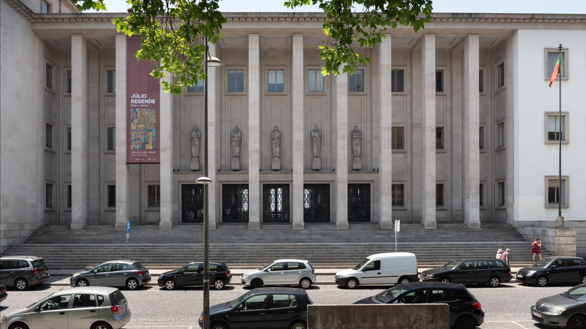 
                    Relação suspende pena a septuagenário condenado por burla
                