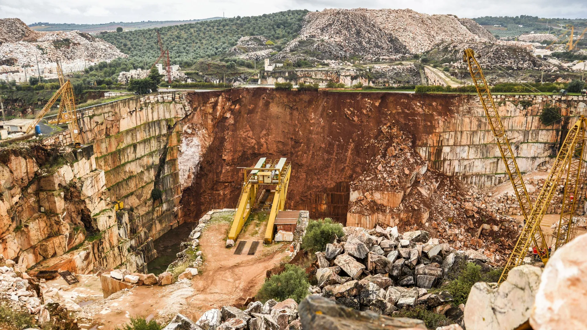 
                    Novo julgamento do caso da derrocada de estrada em Borba começa em abril
                