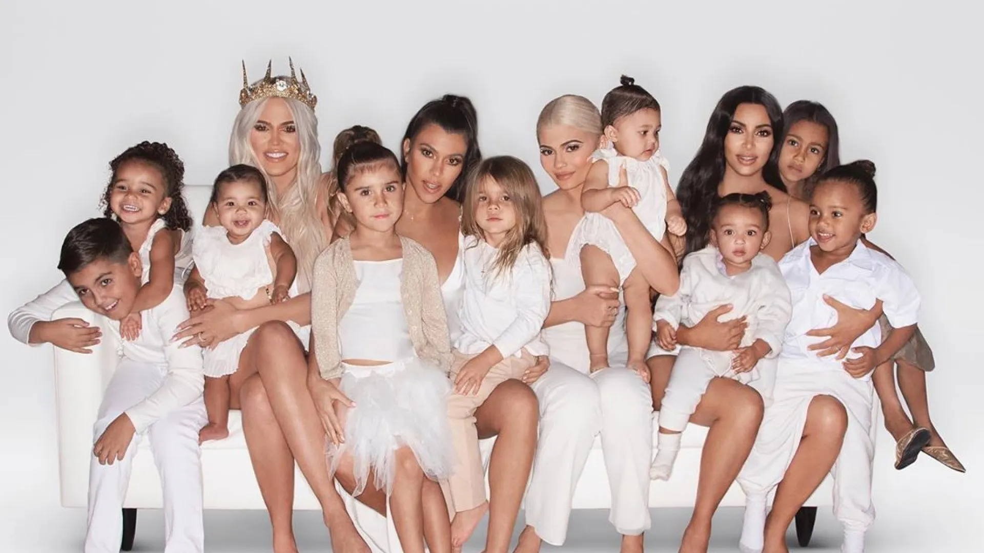 A evolução dos cartões de Natal do clã Kardashian-Jenner com os anos