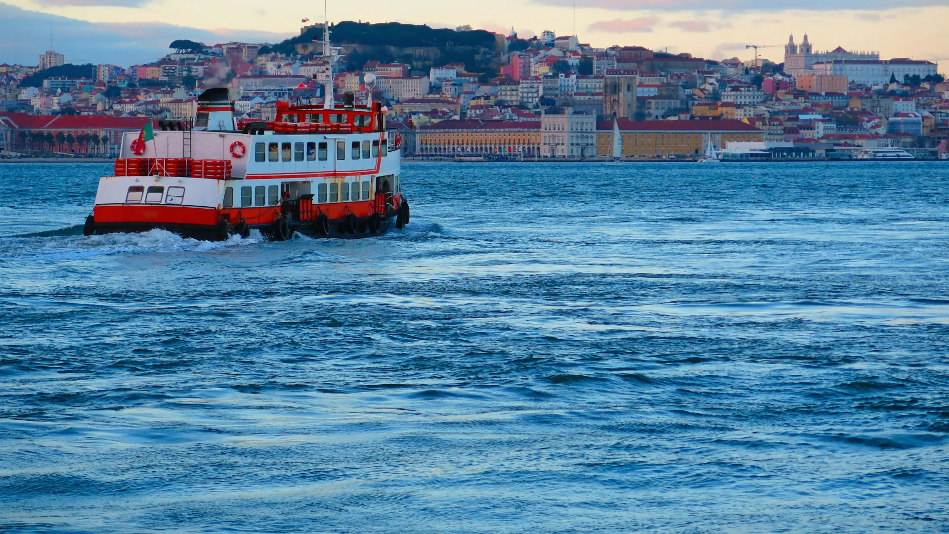 
                    Retomada ligação fluvial entre Cacilhas e o Cais do Sodré
                