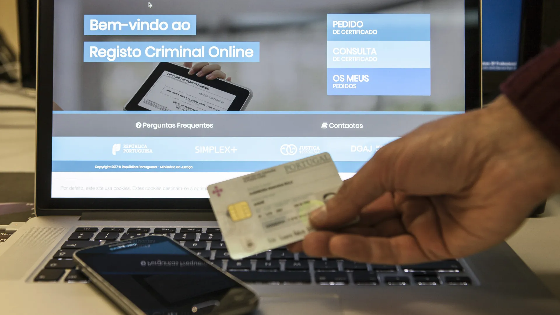
                    Pessoas afetadas por tempestade não pagam para renovar cartão de cidadão
                