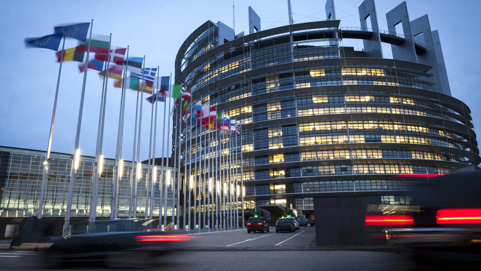 Parlamento Europeu iça bandeiras a meia haste após acidente em Lisboa