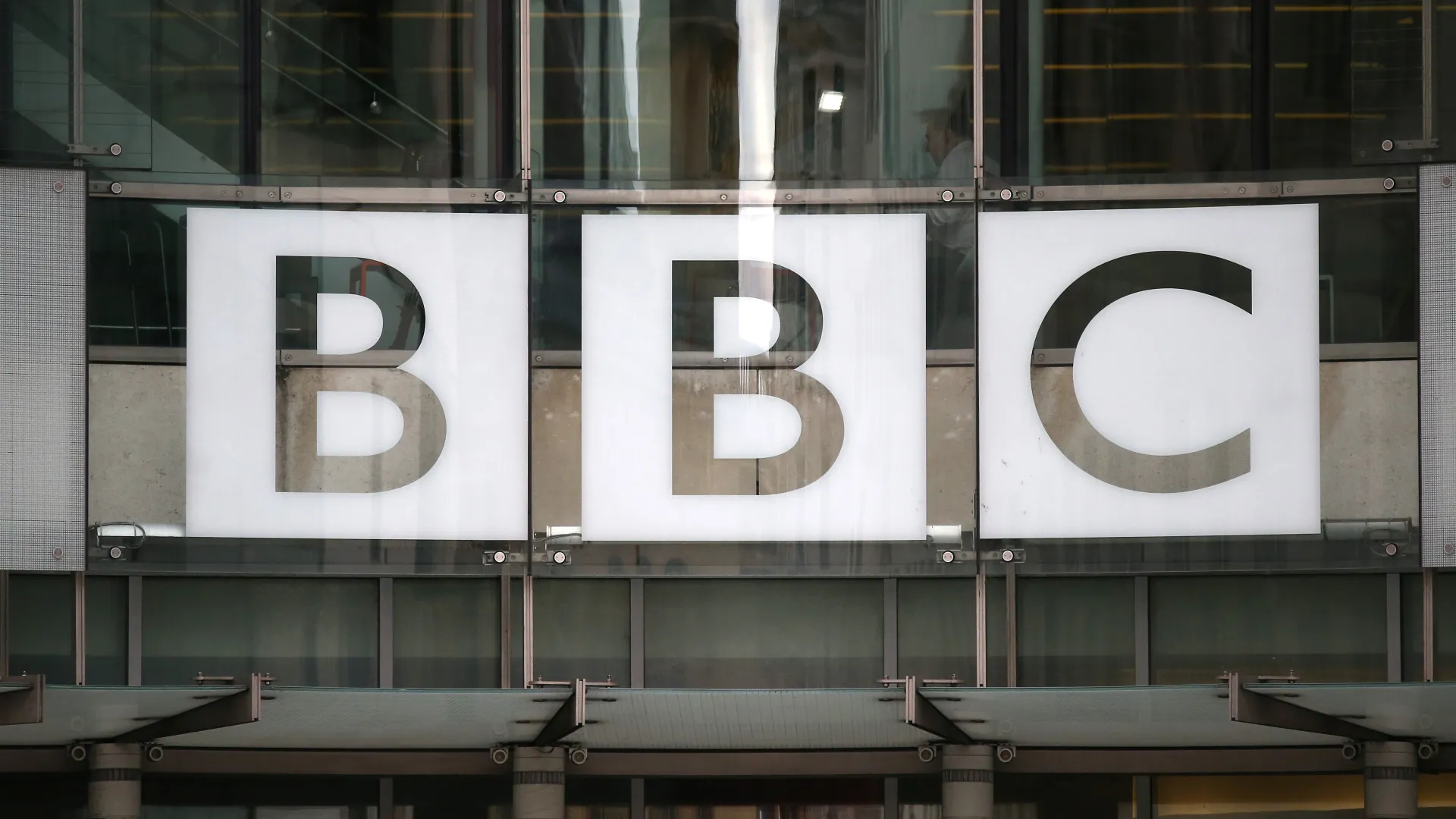 
                    Diretor-geral da BBC e CEO da BBC News demitem-se após polémica com Trump
                
