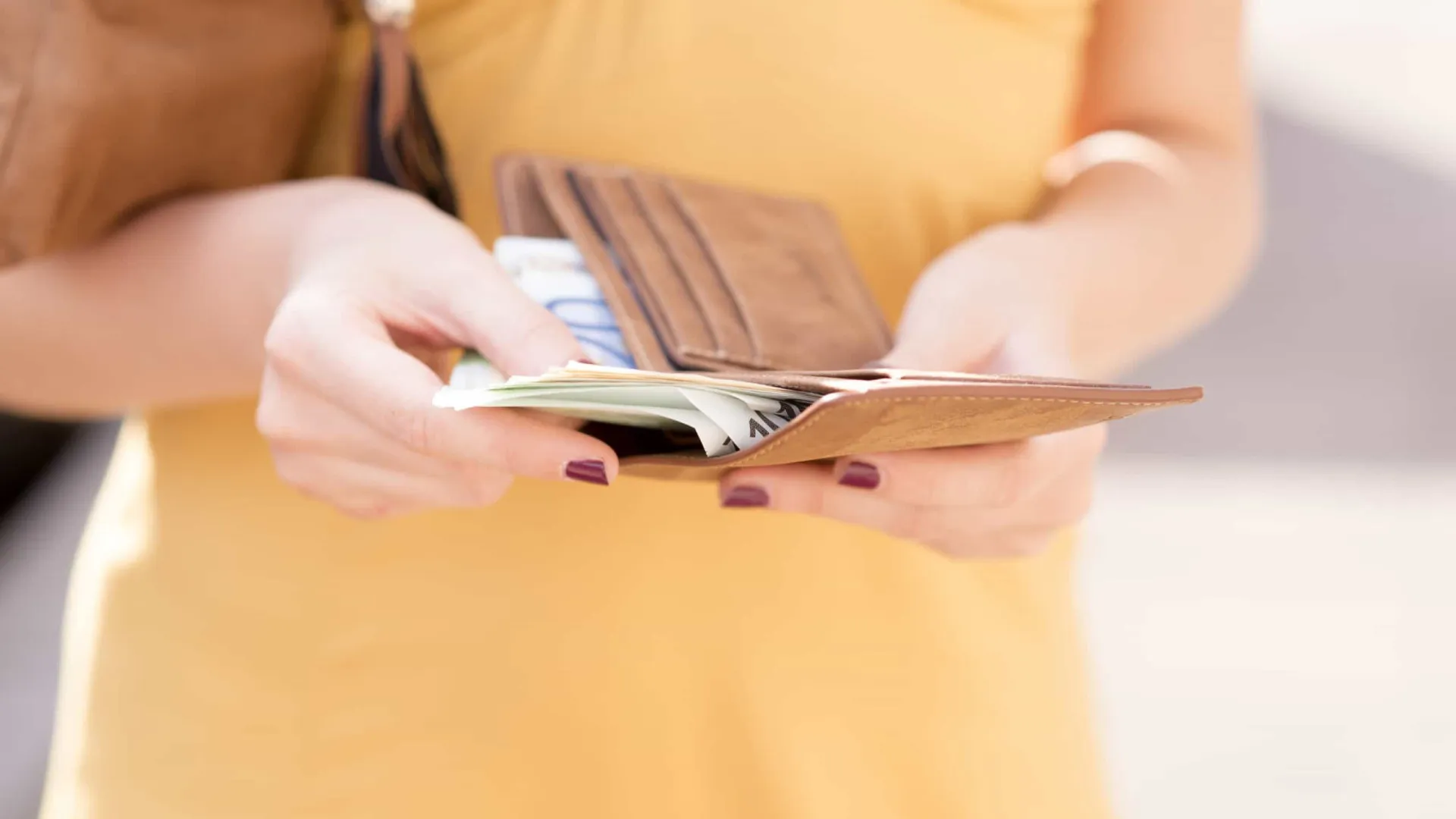 
                    Governo aprova subida do salário mínimo para 2026. Confira o (novo) valor
                