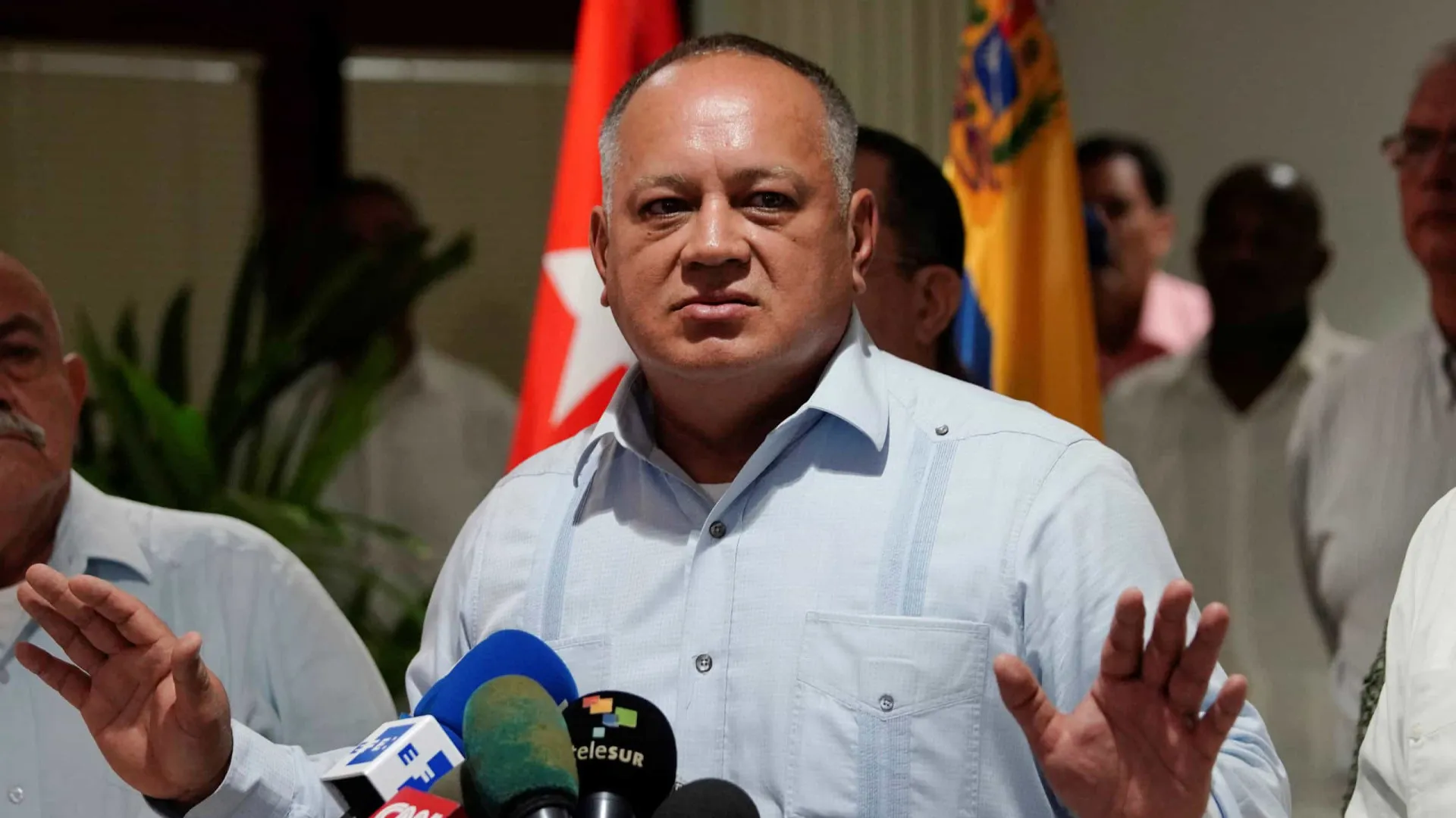 
                    Ministro venezuelano critica 