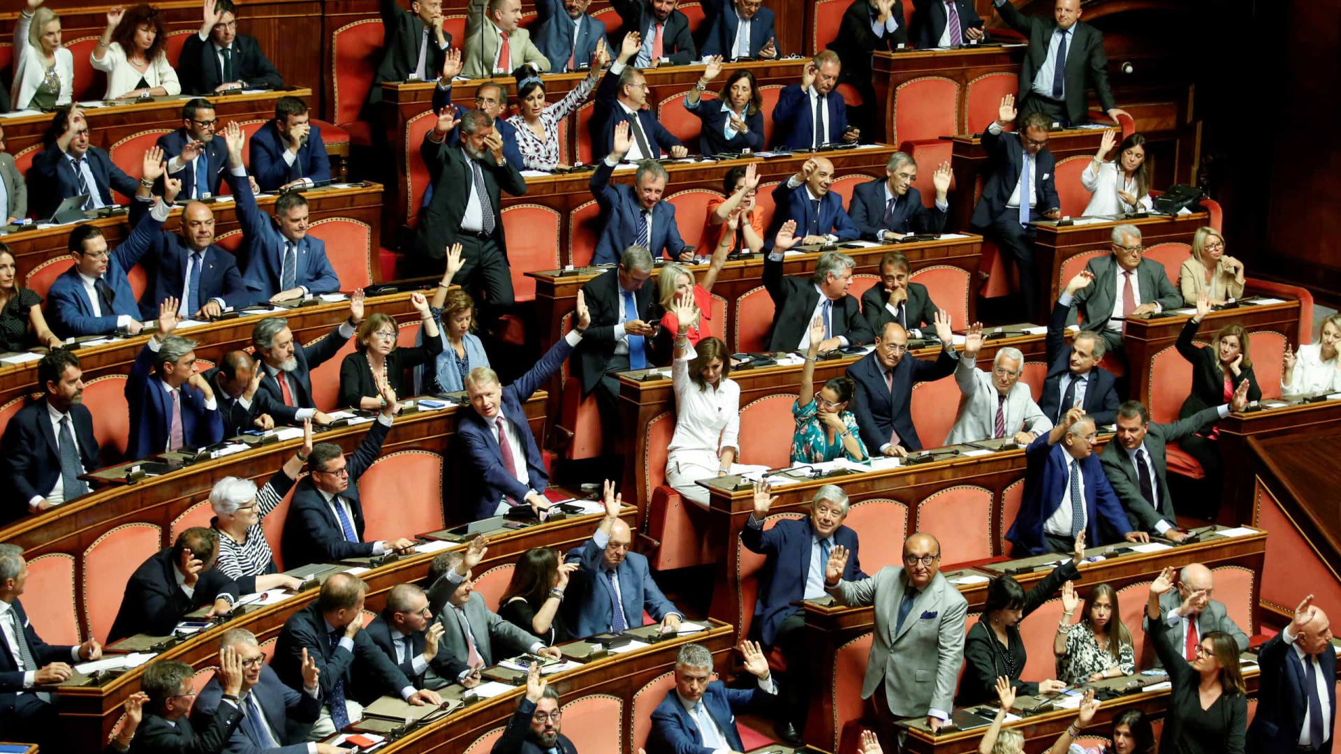 Senado italiano aprova lei para preservar emprego de doentes com cancro