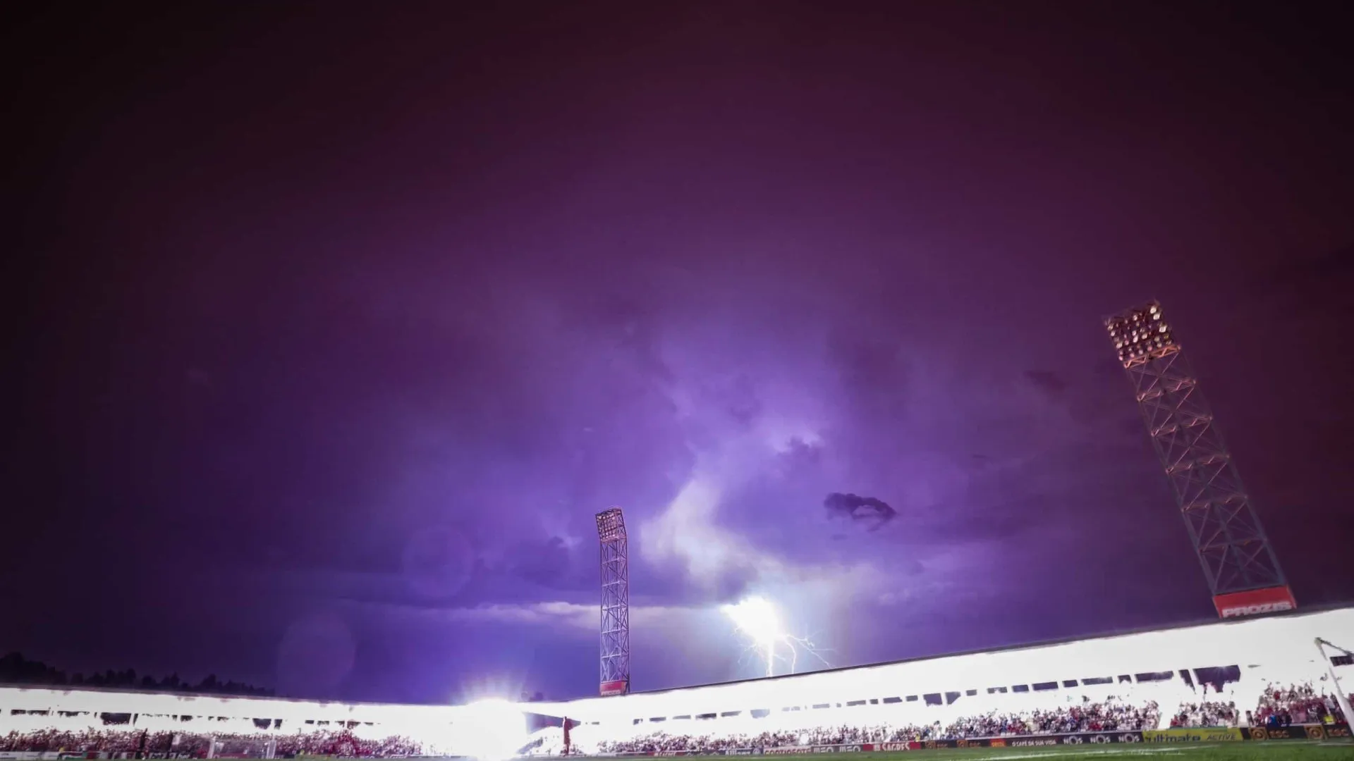 As melhores imagens de um apagão que interrompeu o Gil Vicente-Sp. Braga