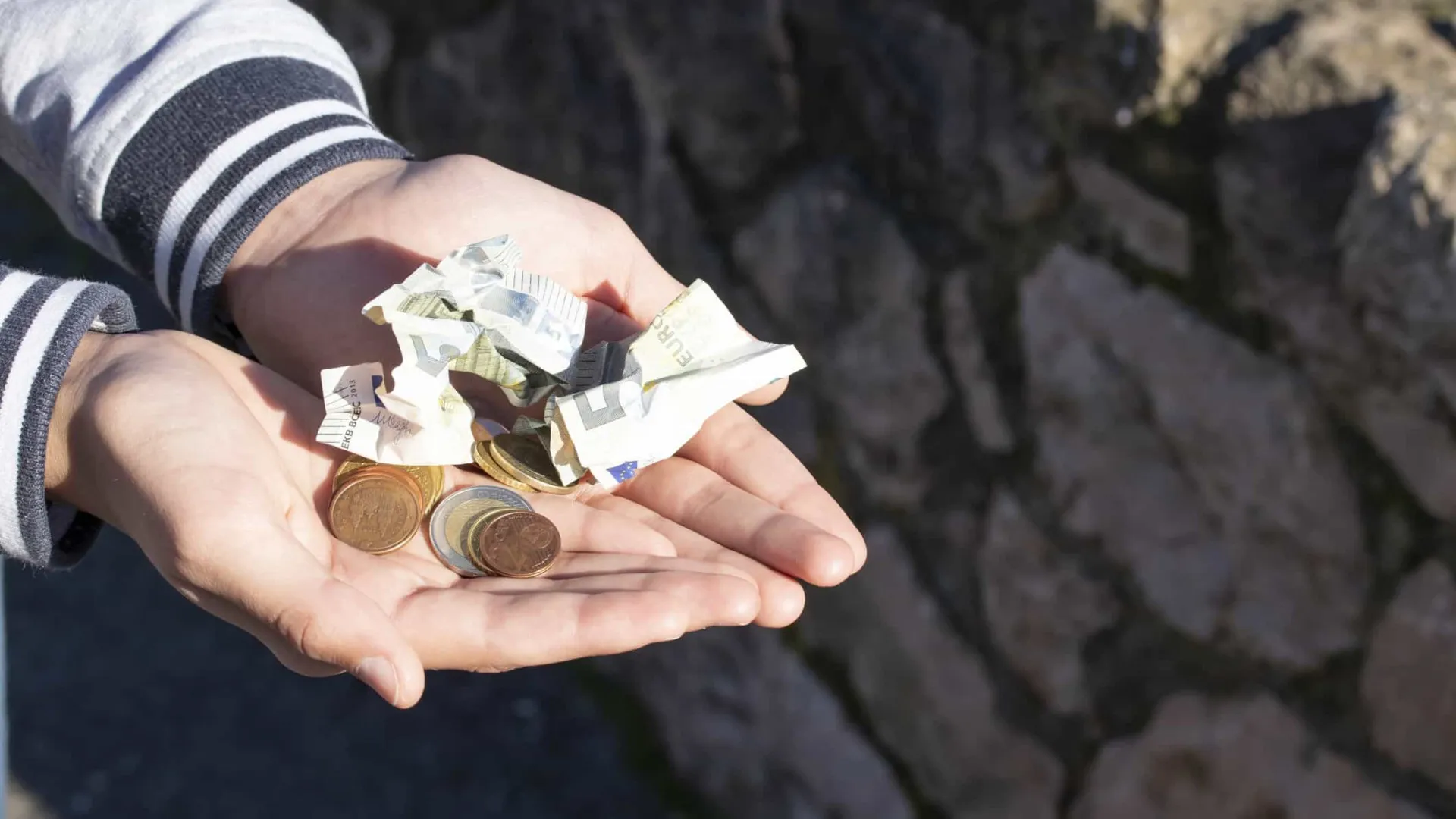 
                    Custos horários da mão-de-obra sobem 3,3% na zona euro e 3,7% na UE 
                