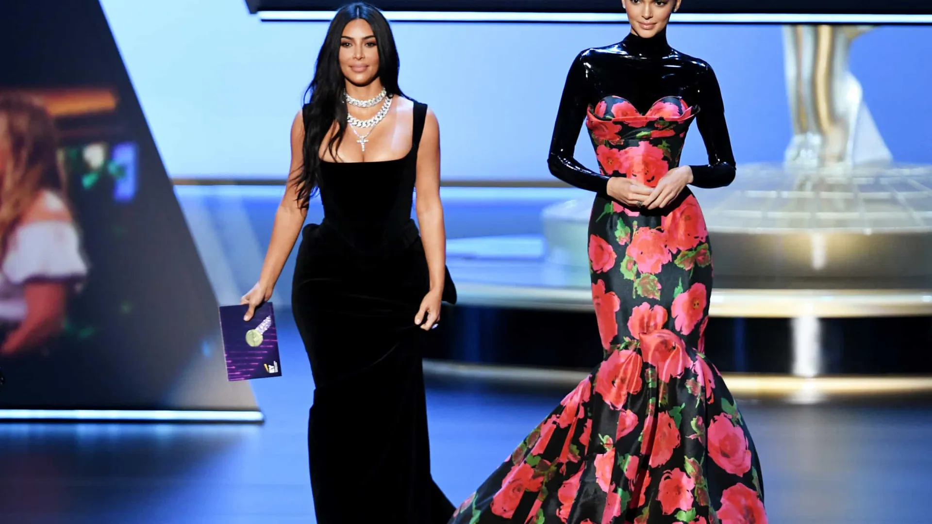 Kim Kardashian e Kendall Jenner mais elegantes que nunca nos Emmy Awards