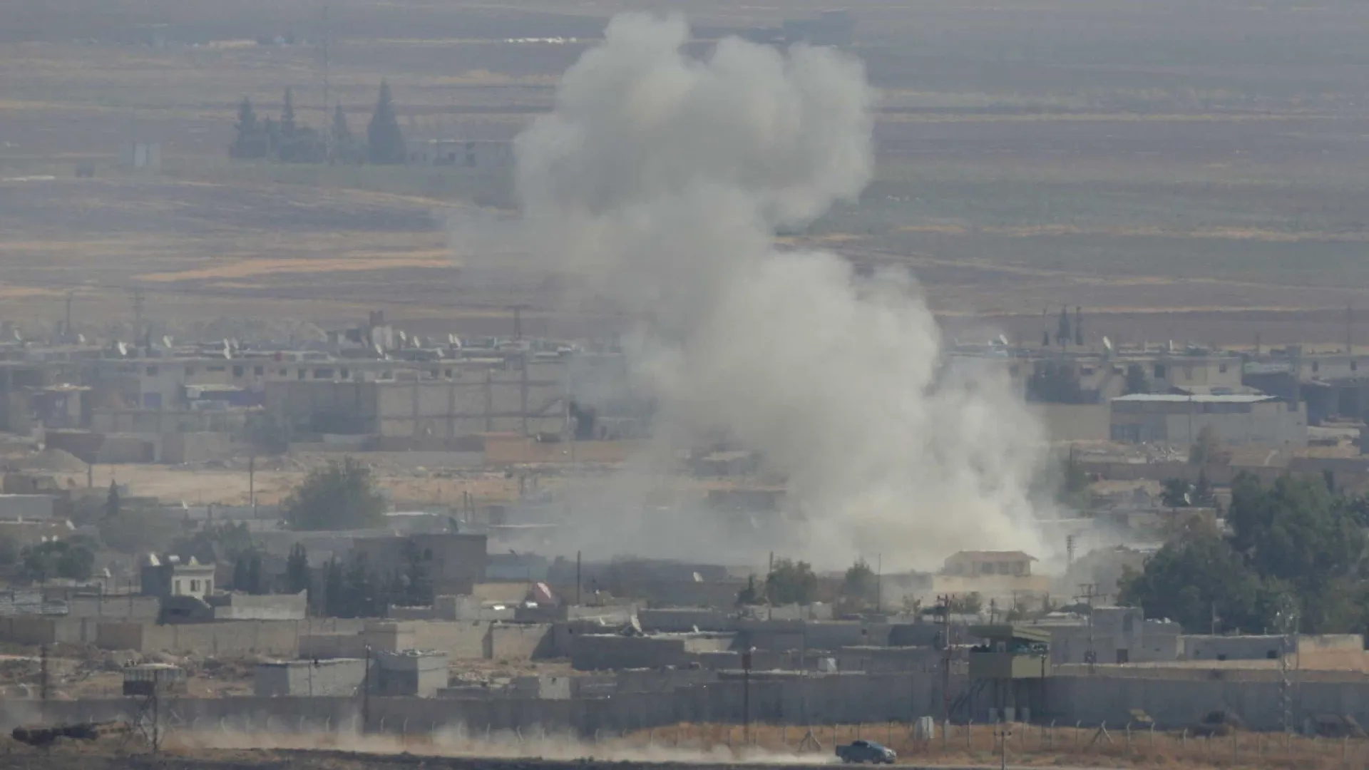
                    Explosão em depósito de armas mata cinco civis no noroeste da Síria
                