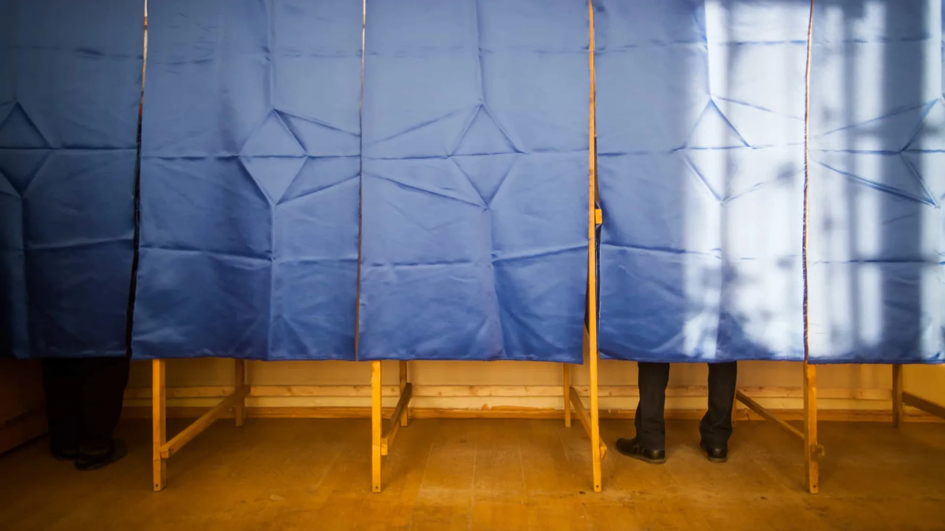 
                    45,51% dos eleitores votaram até às 16h00 (mais 10% que em 2021)
                