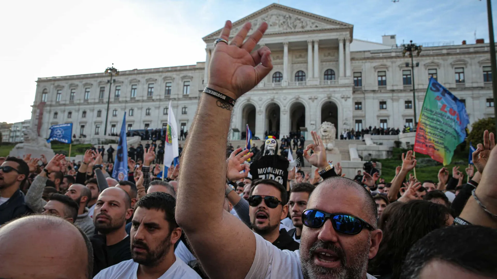 Símbolo associado à supremacia branca no protesto da PSP e GNR?