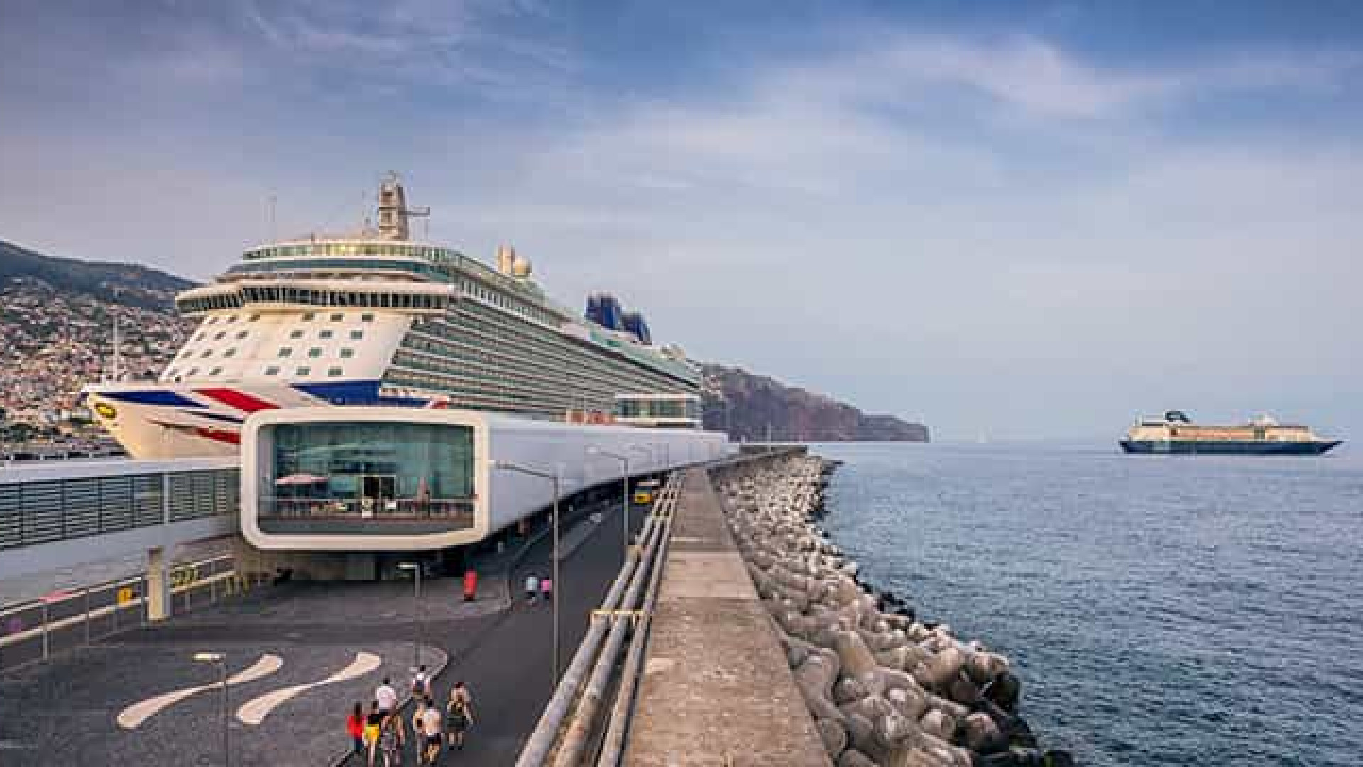 Taxa aos passageiros de cruzeiros? Funchal prevê arrecadar 1,2 milhões