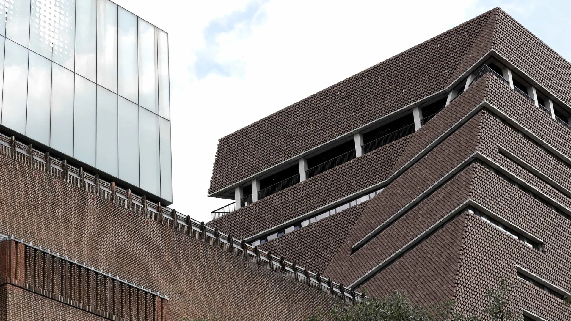 Criança empurrada da Tate Modern já consegue