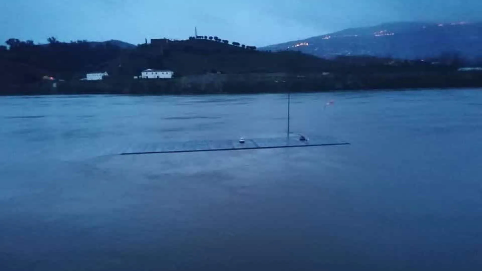 
                    Circulação no cais de Gaia reaberto pelas 19h20
                