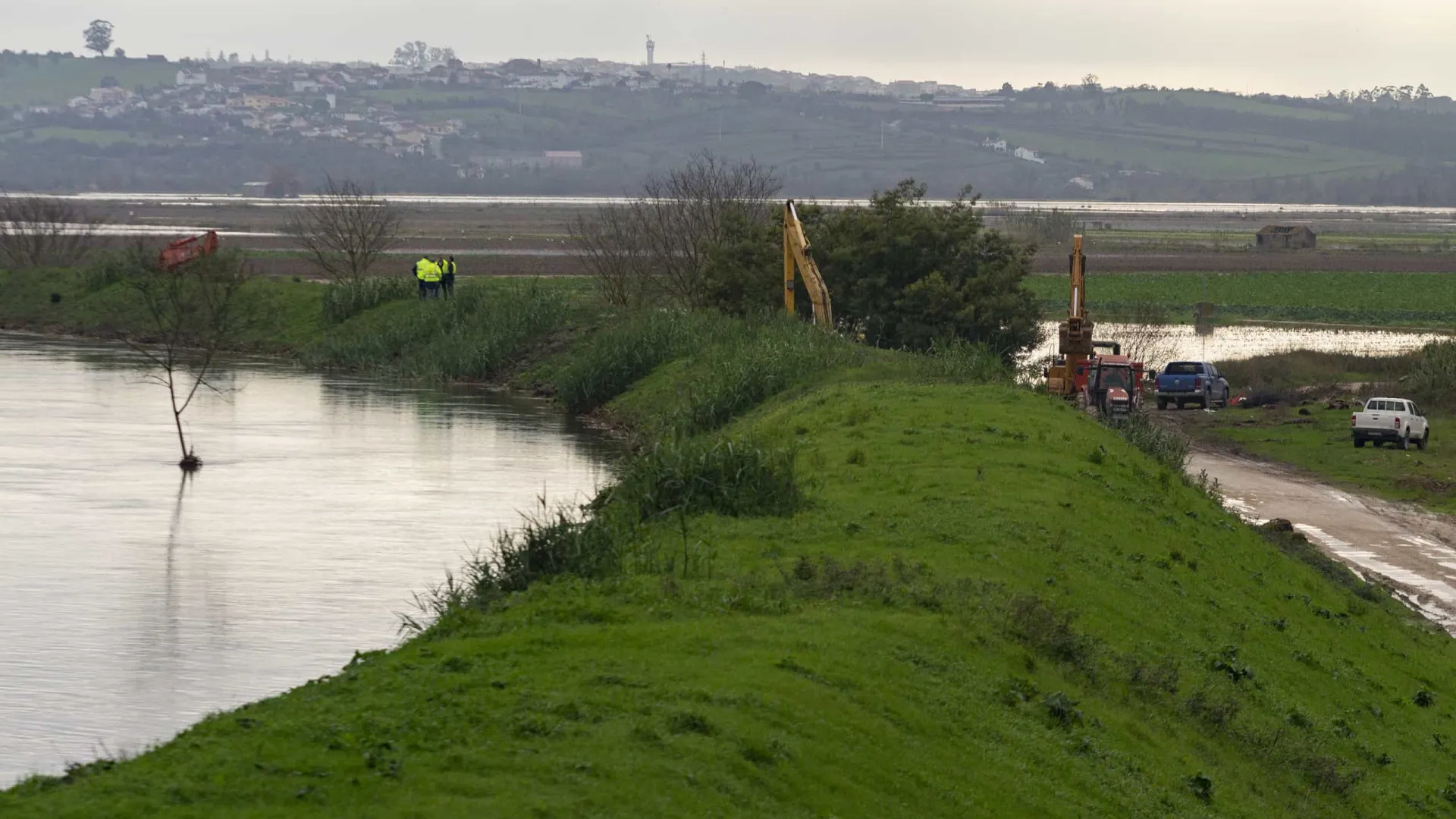 
                    Dique sobre o rio Mondego não apresenta insegurança estrutural
                