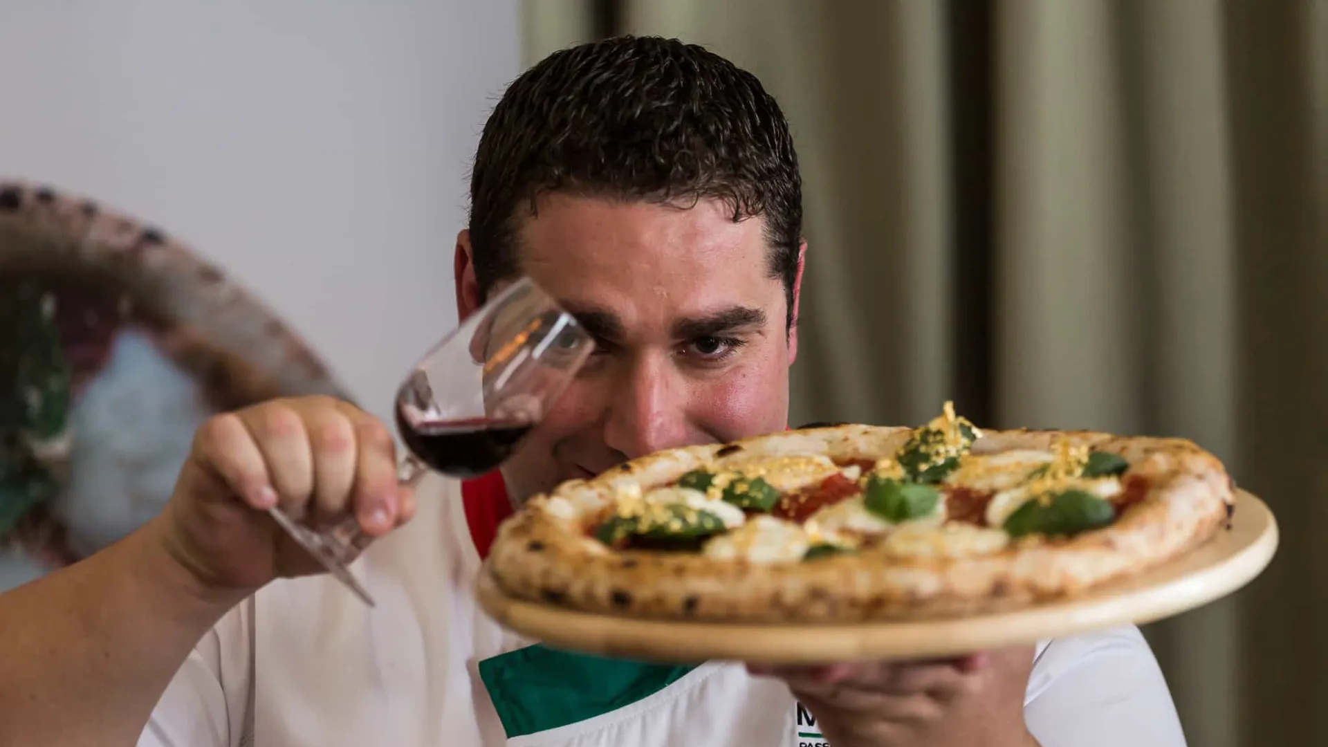 Antonio Mezzero, o campeão mundial de pizza napolitana chega à capital