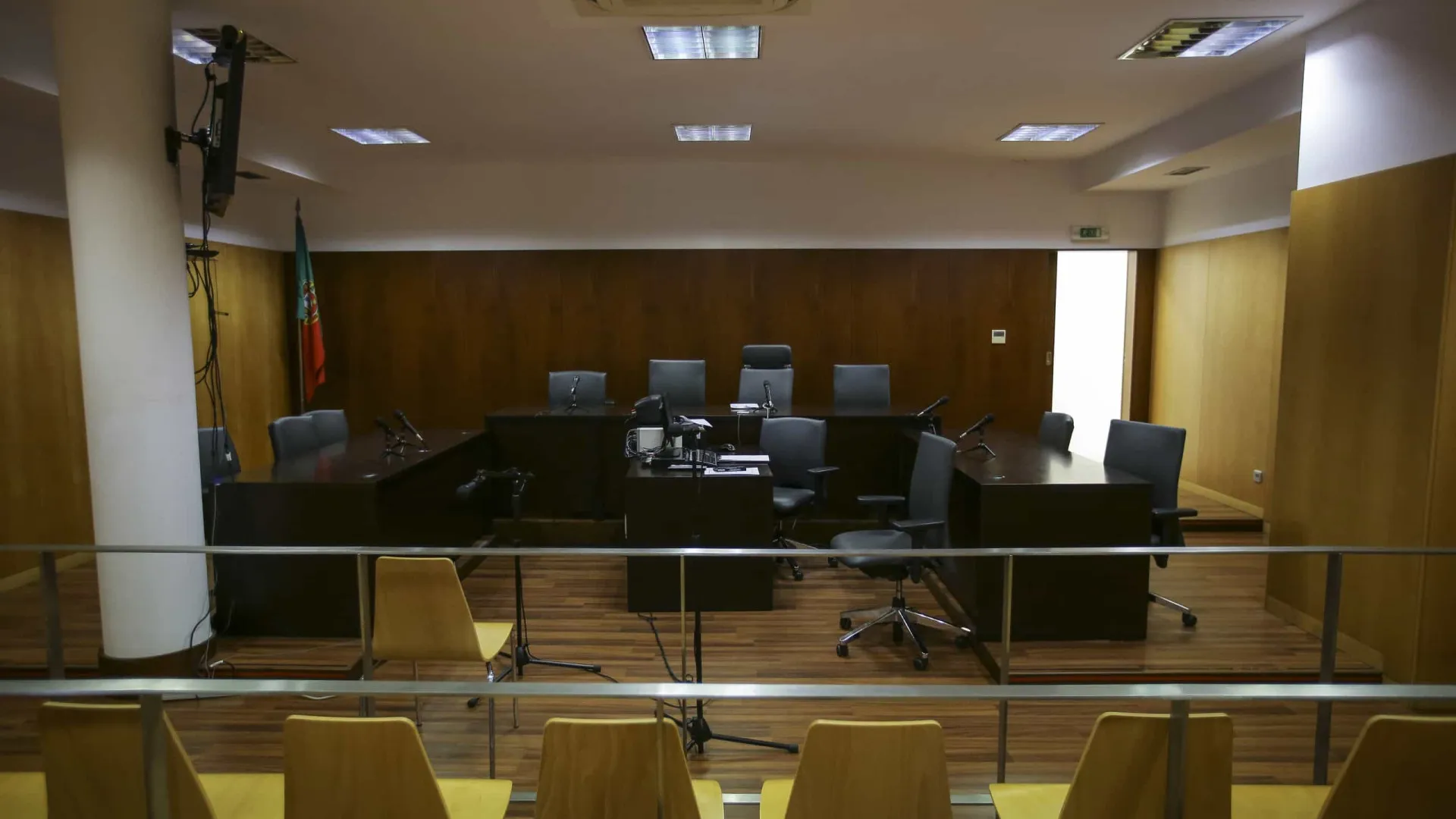 
                    Jovem acusado de instigar massacres no Brasil fica em silêncio
                