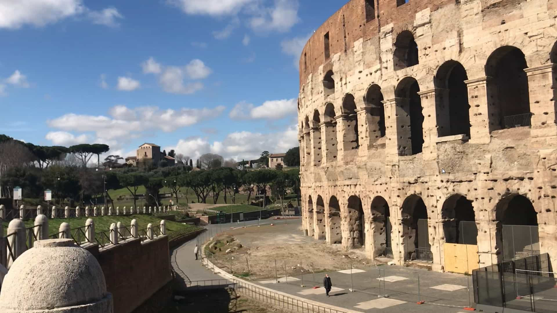 Militantes de extrema-direita fazem saudação fascista em evento em Roma