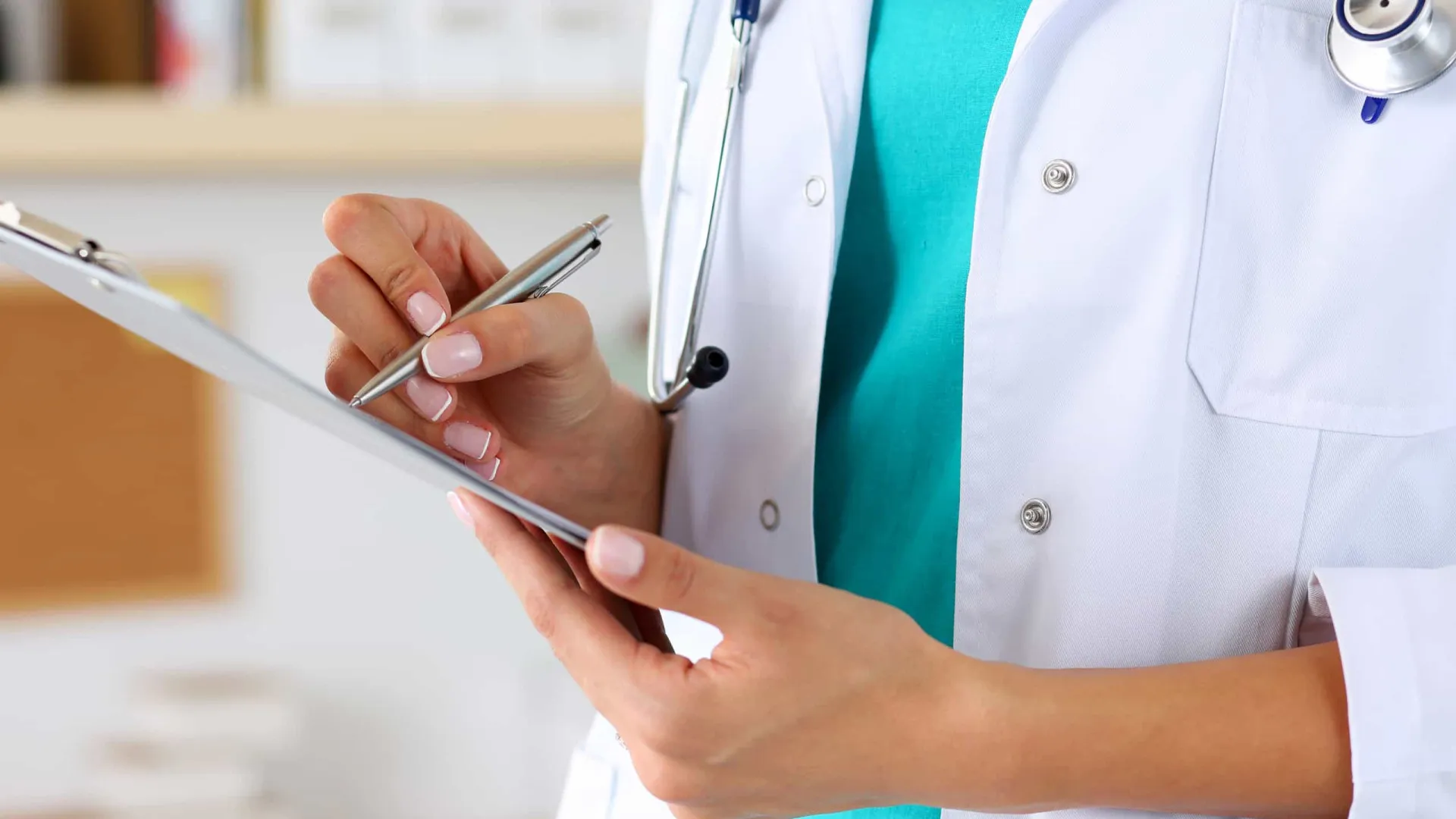 
                    Sindicato dos enfermeiros estima falta de 2.000 profissionais no Algarve
                