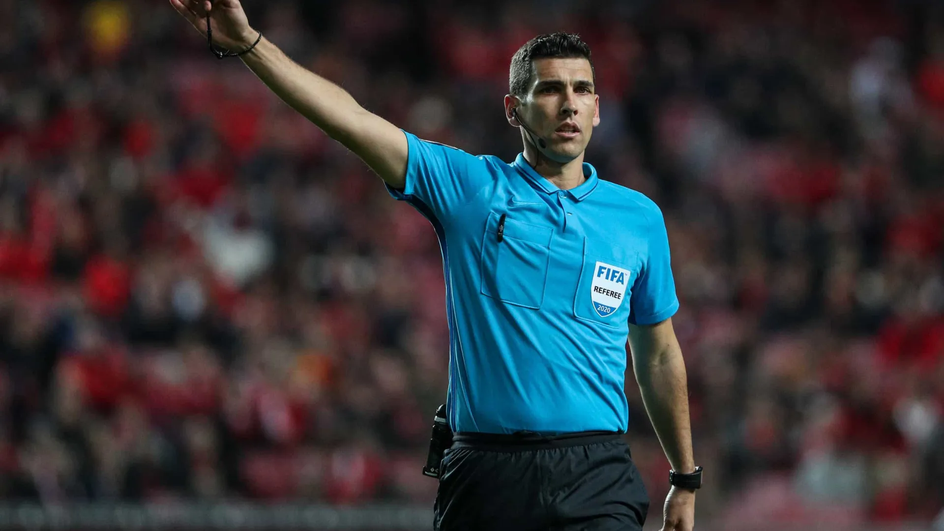 
                    Pressão sobre Veríssimo pode custar pontos ou despromoção ao FC Porto
                