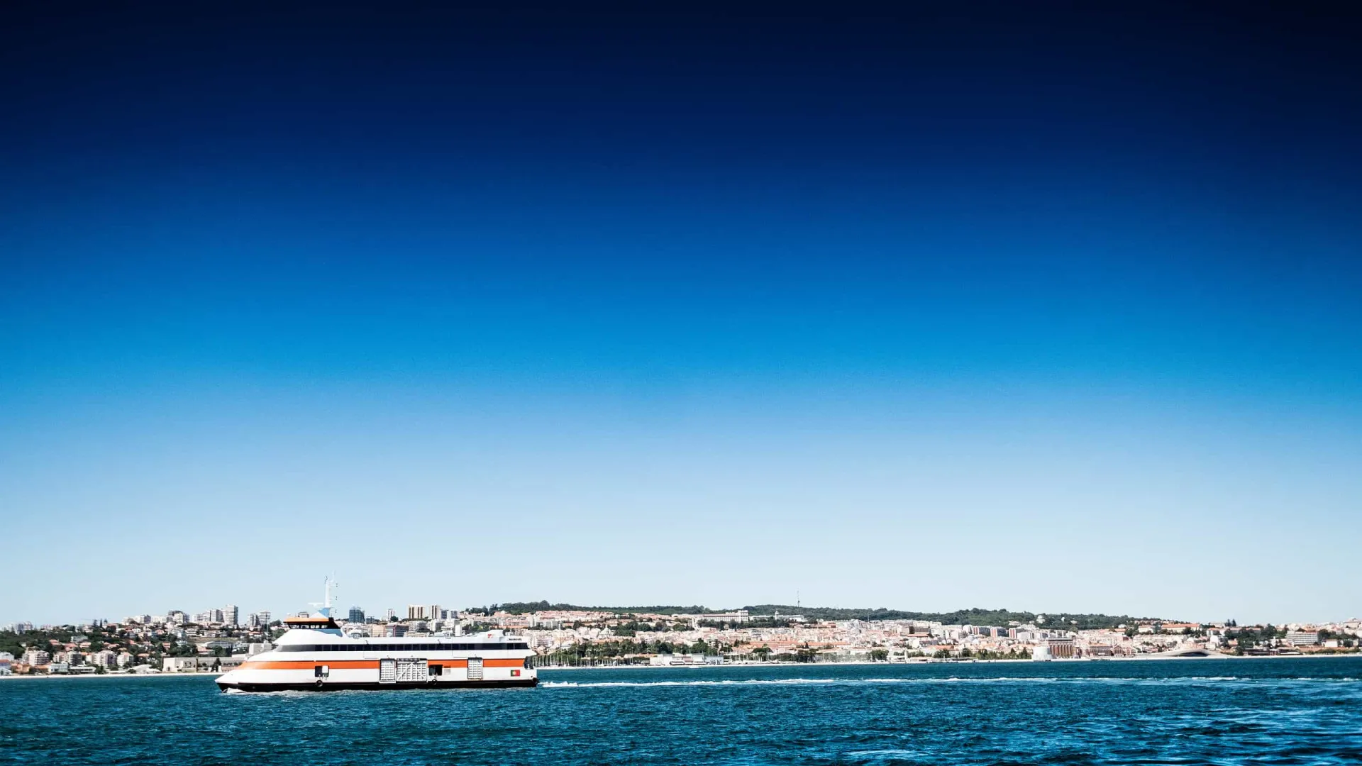 
                    Ligações fluviais entre Lisboa e margem sul podem ter constrangimentos
                