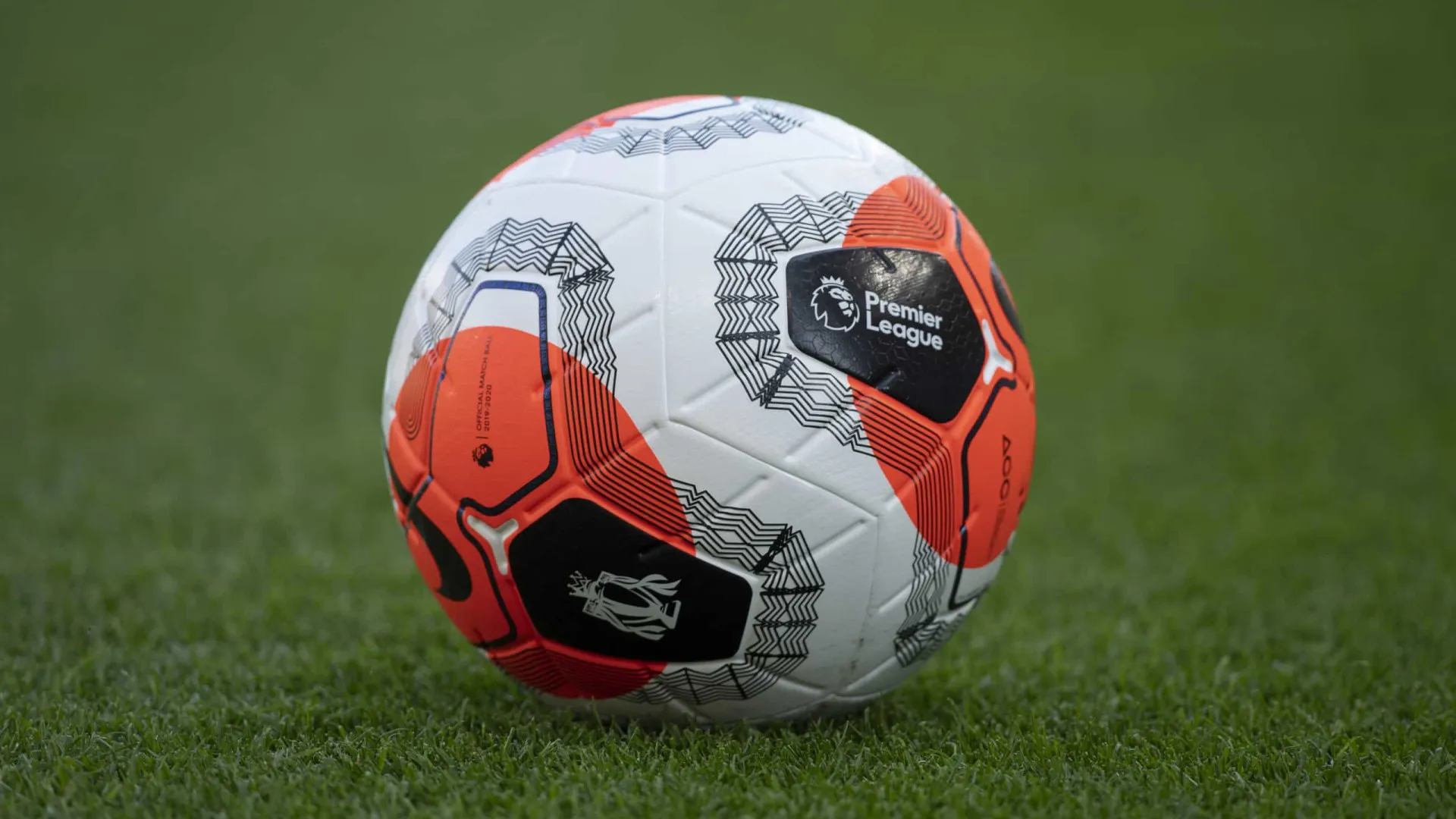 Ex-Benfica entre os jogadores com o salário mais alto na Premier League