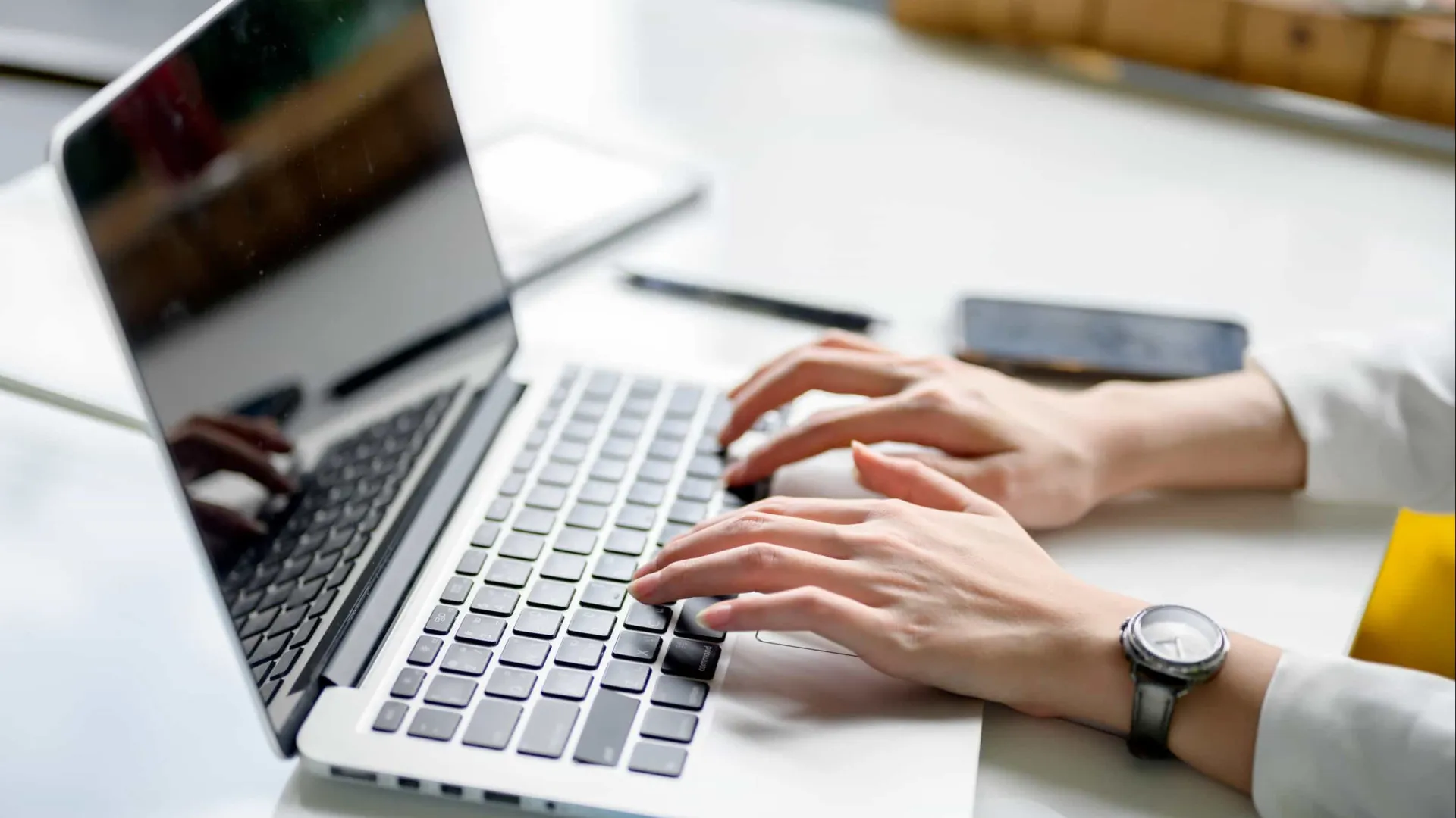 
                    Tailândia e Vietname encorajam teletrabalho para poupar energia
                