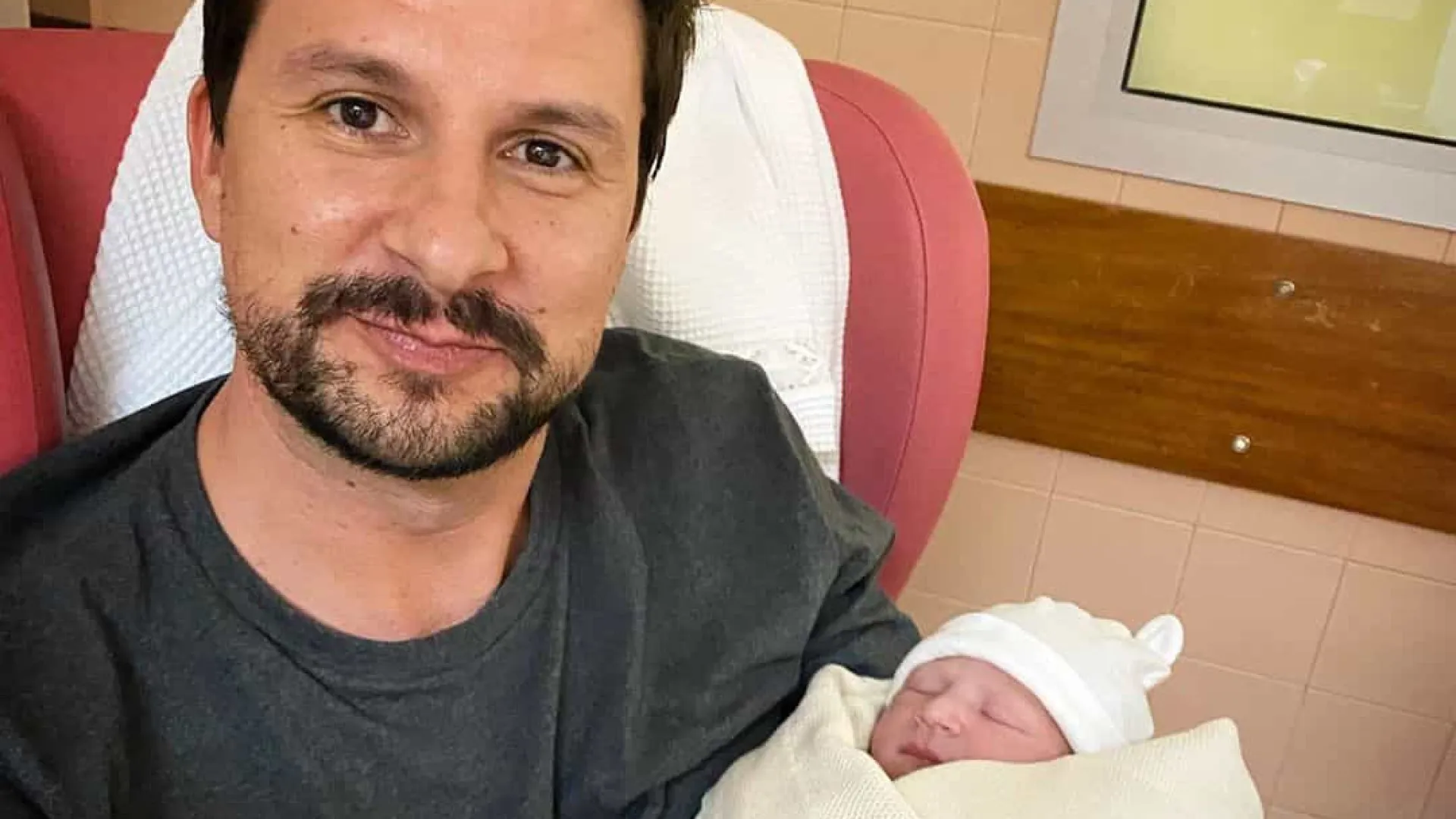 Hugo Sousa foi pai pela primeira vez e mostra fotos da bebé