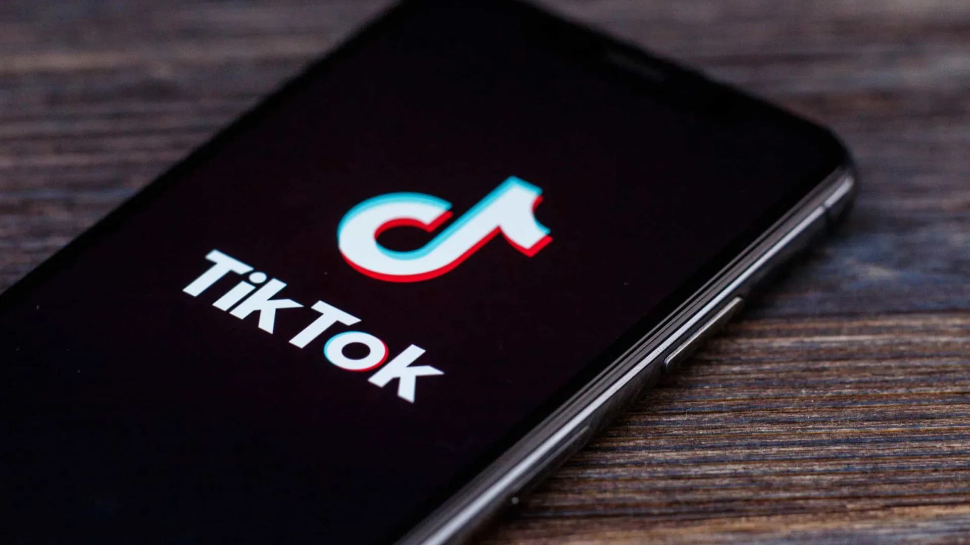 Estudo: TikTok é rede social com mais desinformação online