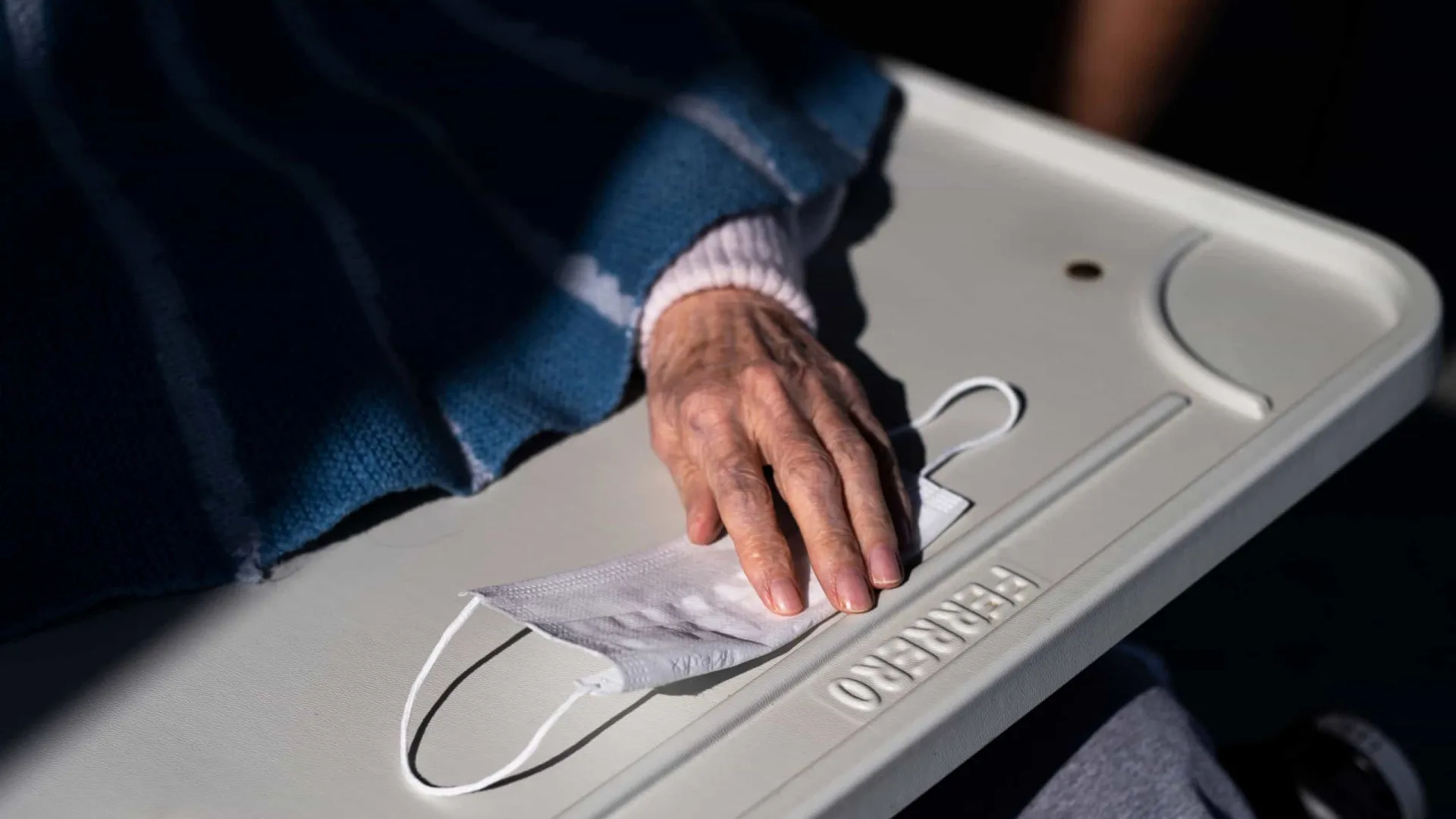 
                    Gripe: Máscaras obrigatórias em unidades de saúde e lares na Catalunha
                