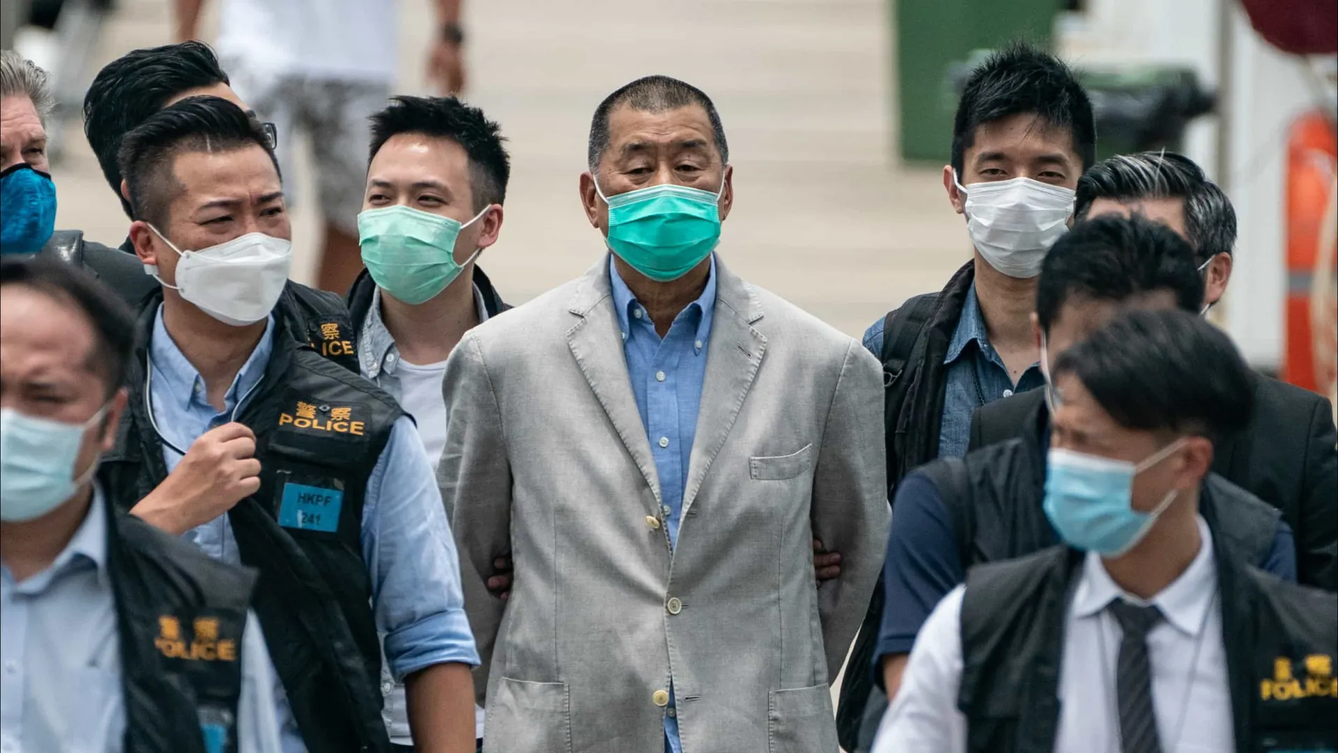 
                    Filho de magnata pró-democrata de Hong Kong receia morte do pai na prisão
                