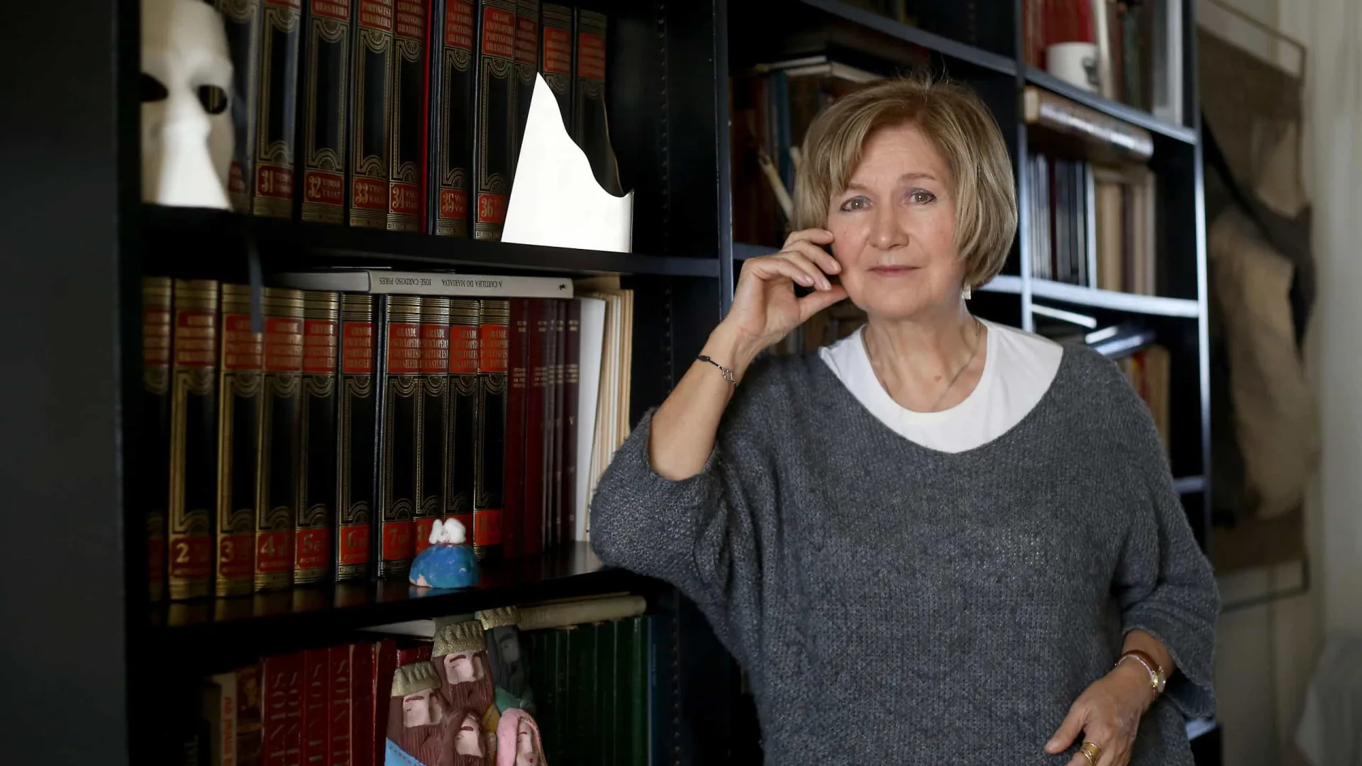 
                    Marcelo condecora Lídia Jorge, que afirma 