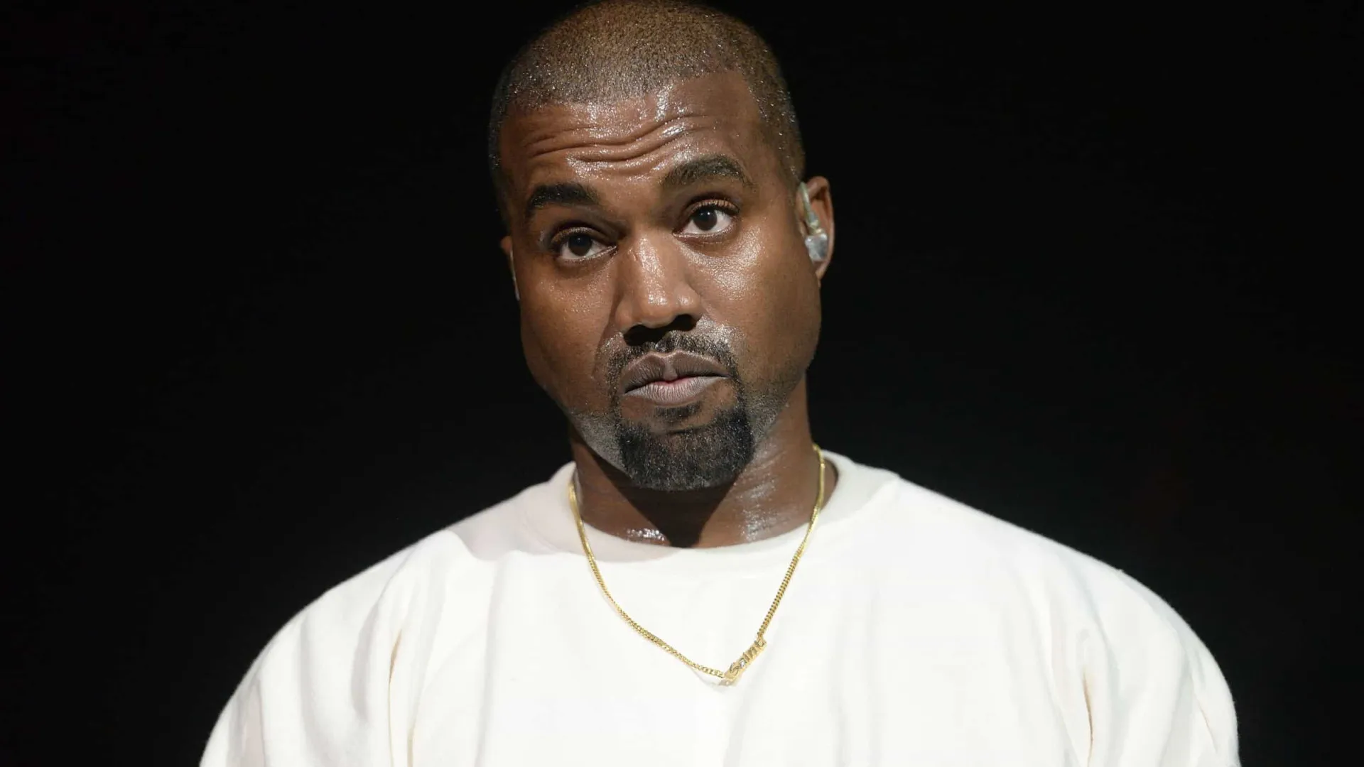 
                    Polémica com festival em Londres. Kanye West reage e promete 