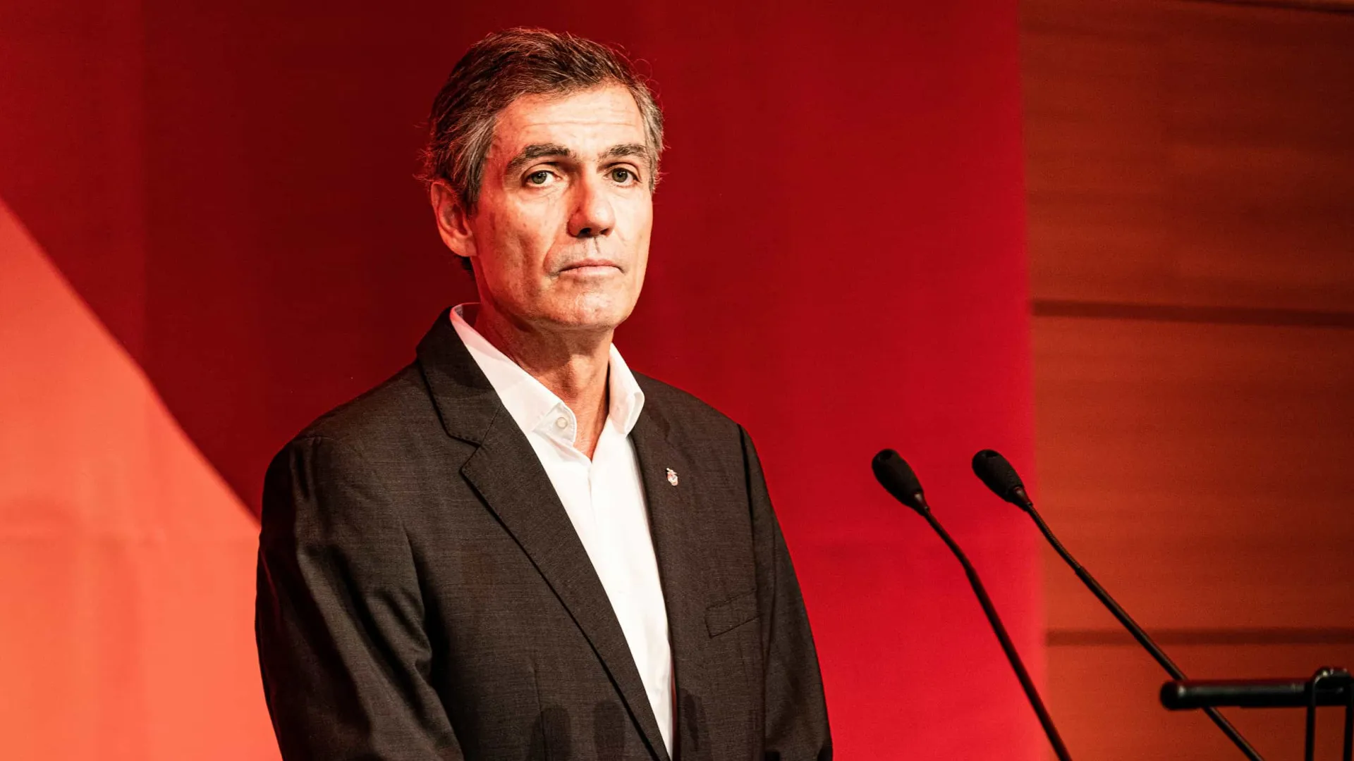 
                    Noronha Lopes vai apresentar queixa contra Rui Costa ao PMAG
                