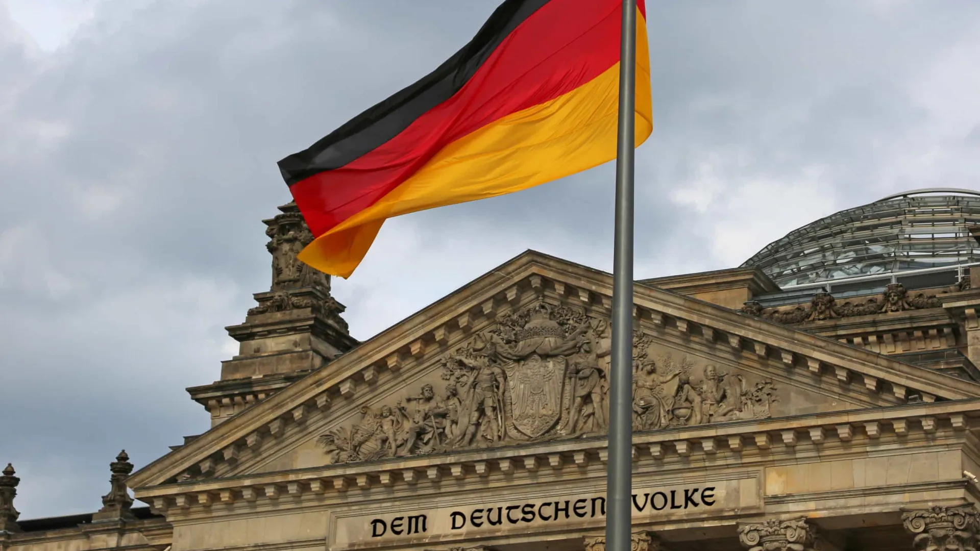 
                    Deputados alemães aprovam 50 mil milhões de euros em compras militares
                