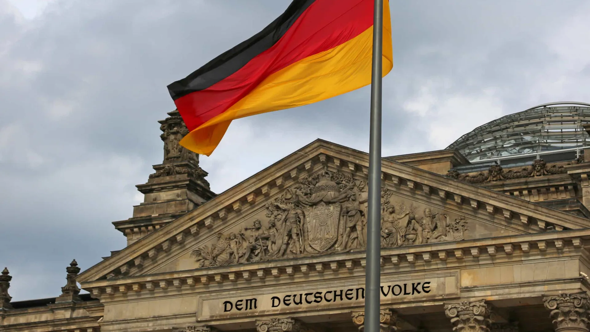 
                    Alemanha deportou sírio pela primeira vez em 14 anos
                