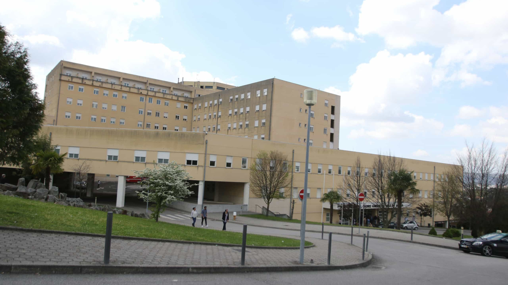 Três crianças hospitalizadas após consumirem "6 a 10" gomas com haxixe