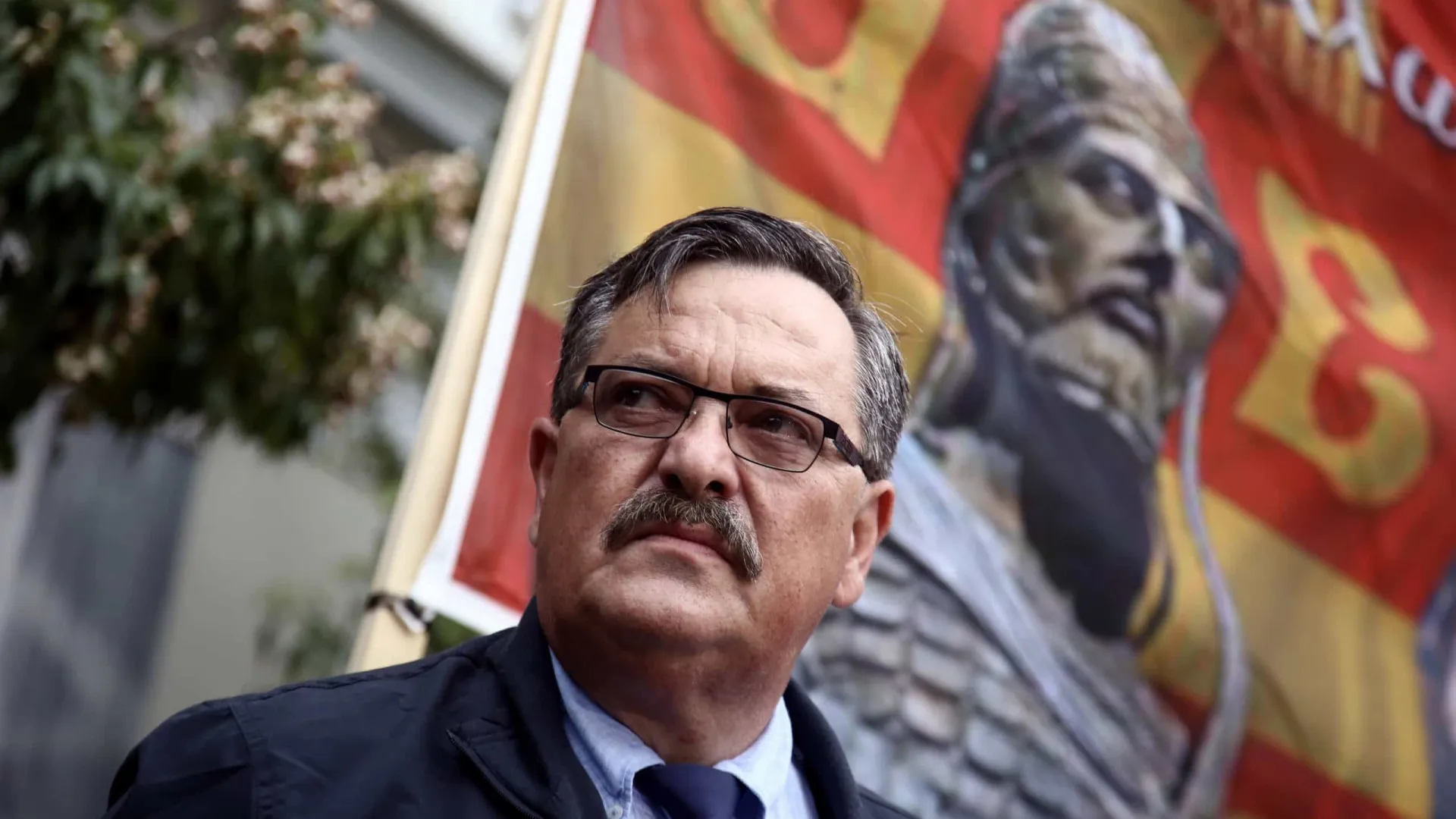 Tribunal condena líderes do extinto partido neonazi grego Aurora Dourada