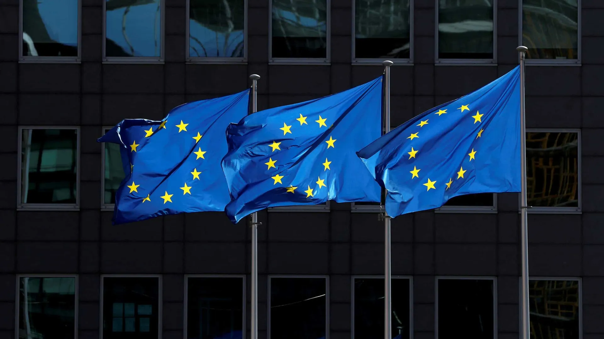 
                    União Europeia aprova reforço de acordo de associação com Kiev
                