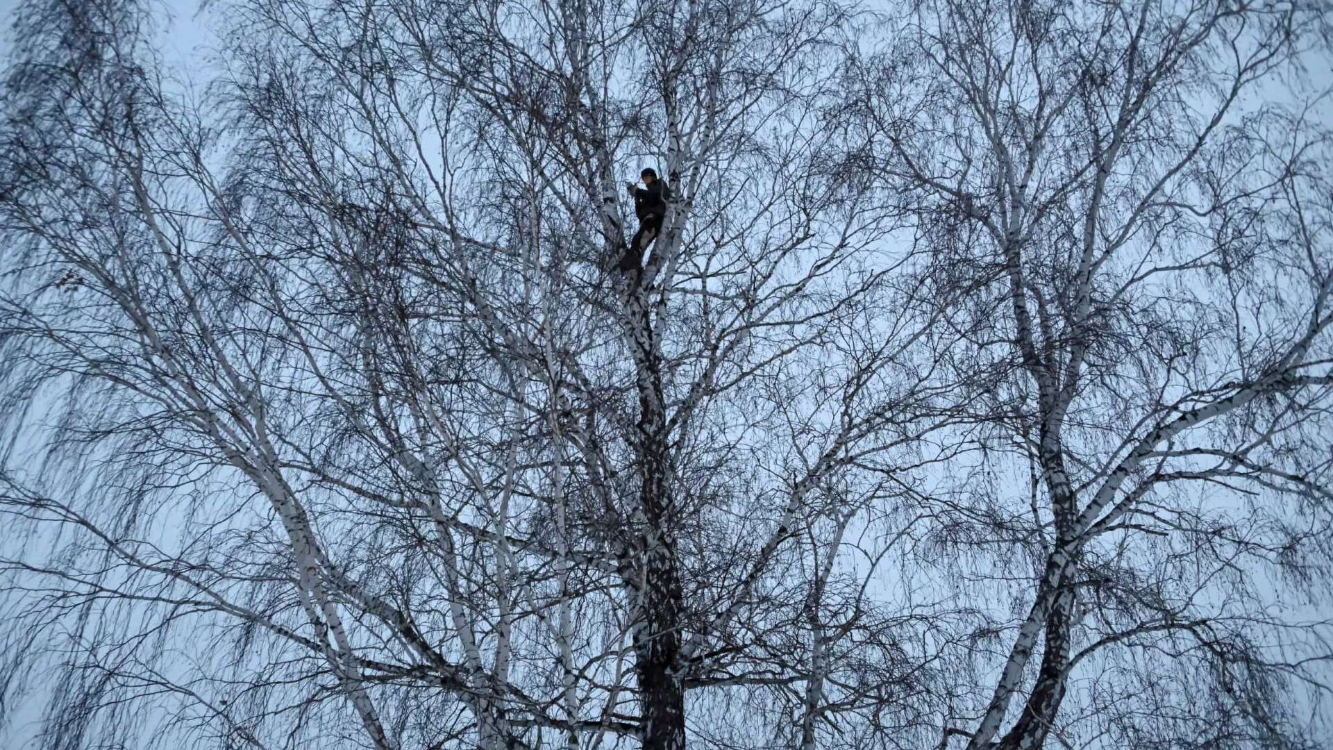 Adolescente mata 4 menores na Sibéria e explode casa consigo dentro