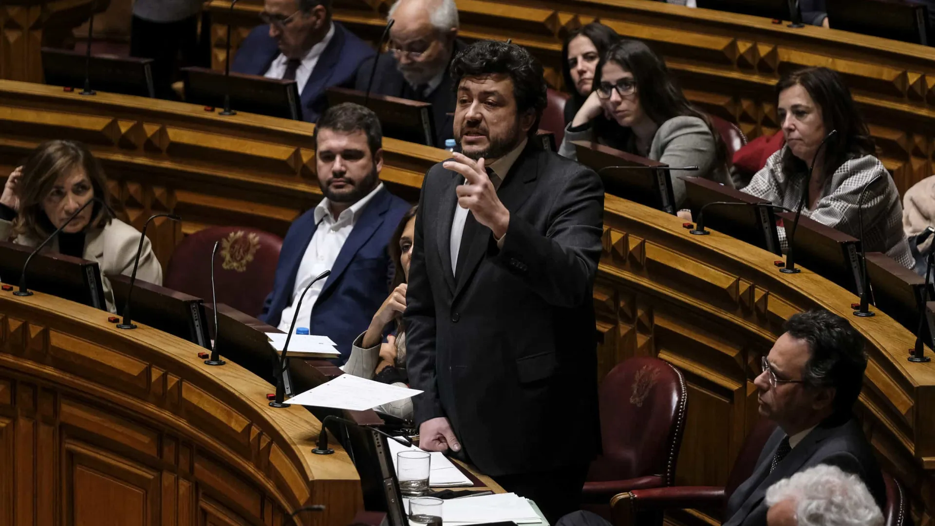 
                    PS desafia Chega a condenar e a esclarecer ligações de militantes ao 1143
                