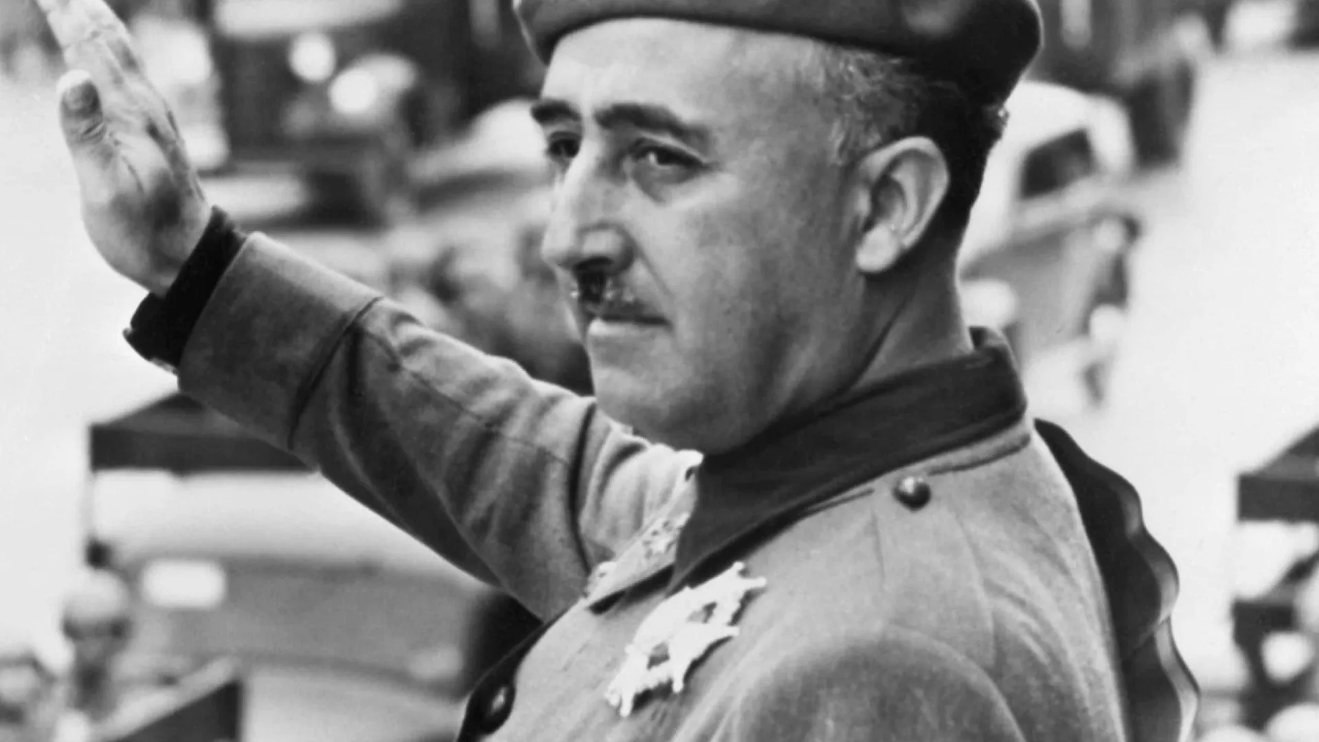 
                    Ditador Franco volta a ser 