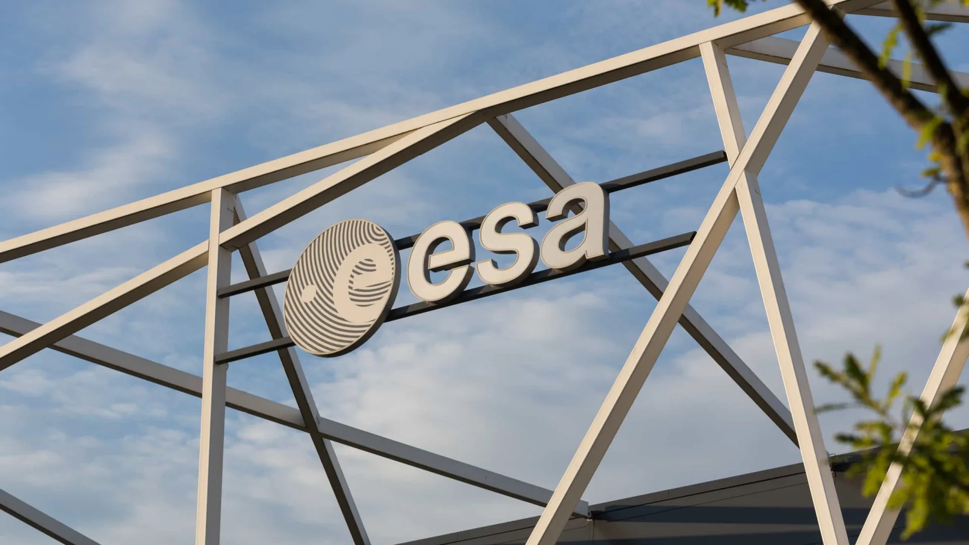 
                    Agência Espacial Europeia assegura orçamento de 22 mil milhões de euros
                